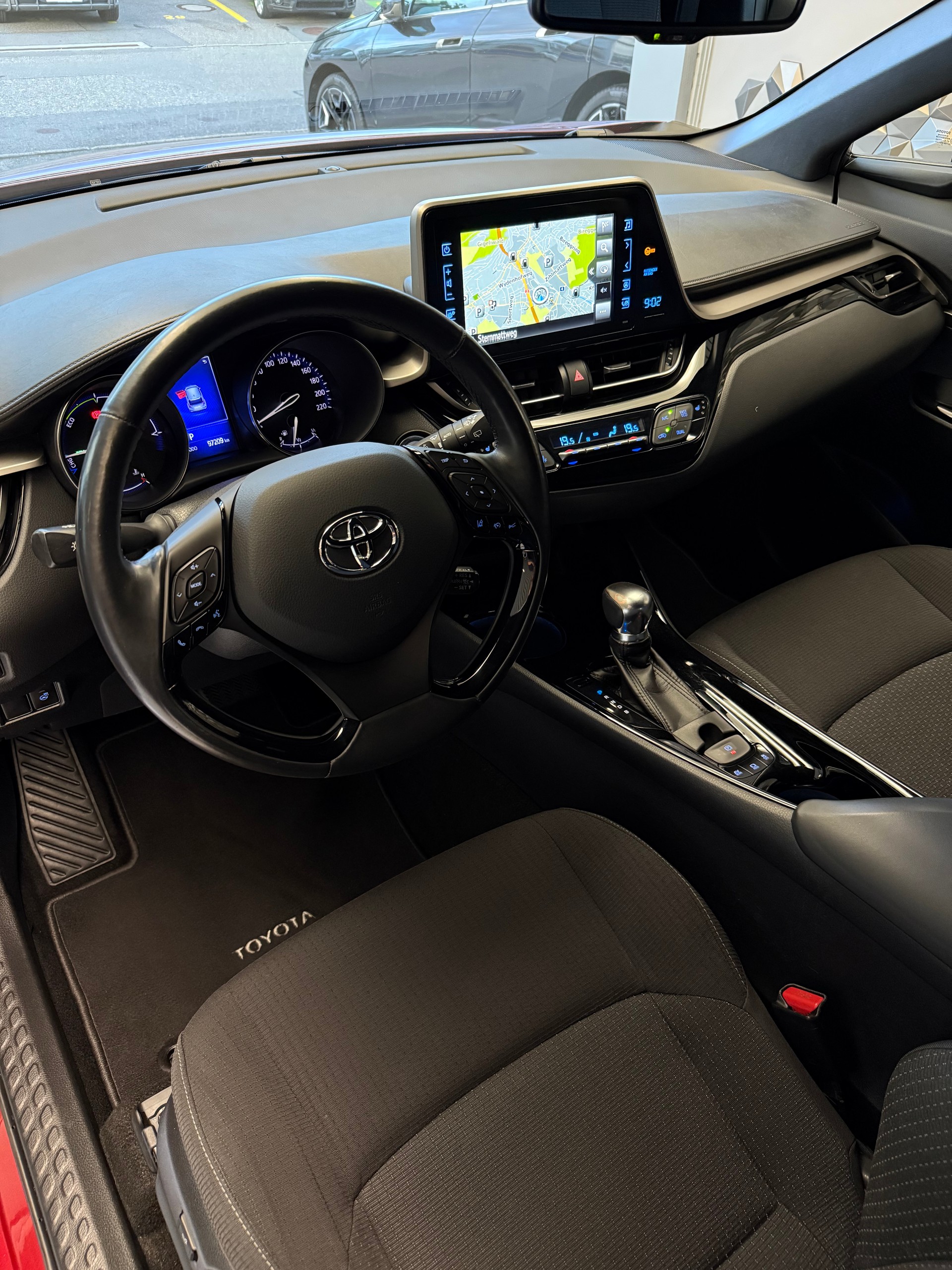 TOYOTA C-HR 1.8 HSD CVT-image-4