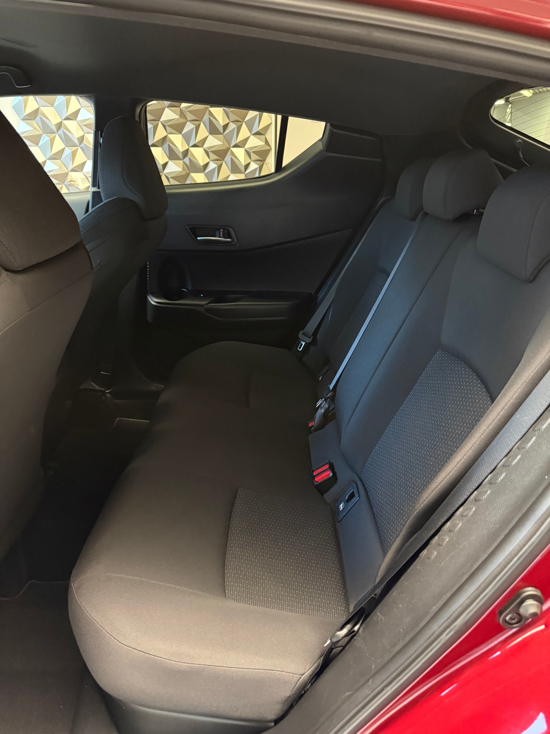TOYOTA C-HR 1.8 HSD CVT-image-8