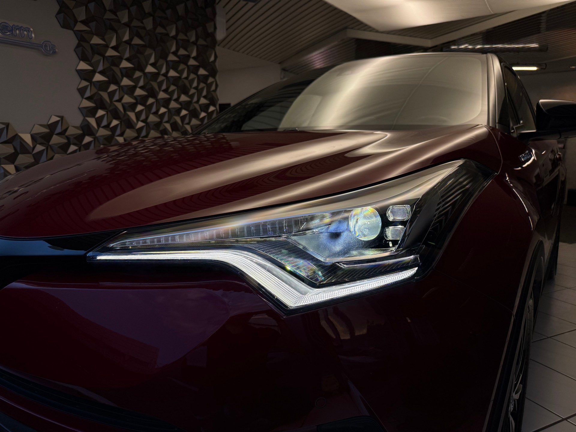 TOYOTA C-HR 1.8 HSD CVT-image-16