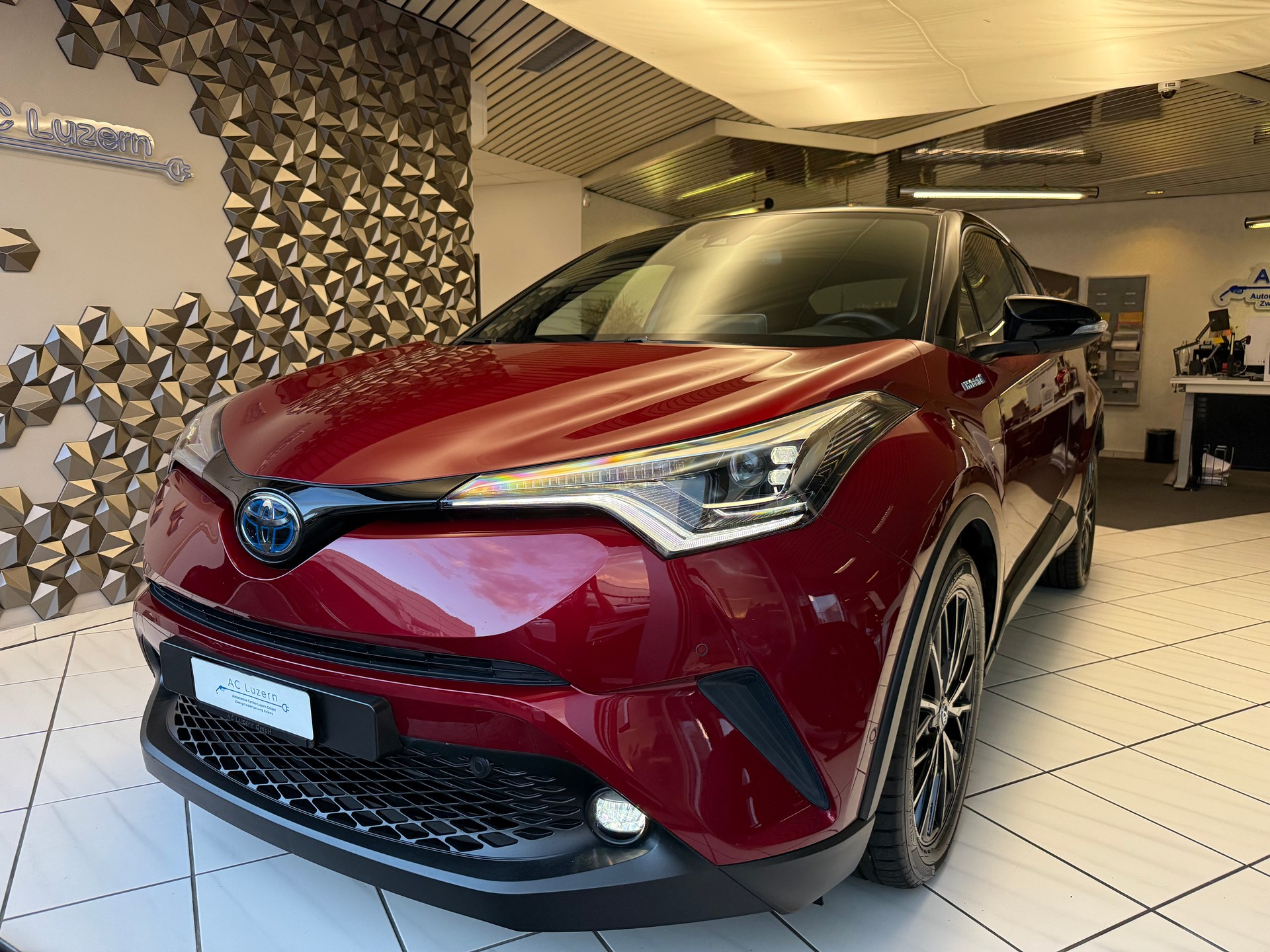 TOYOTA C-HR 1.8 HSD CVT-image-0
