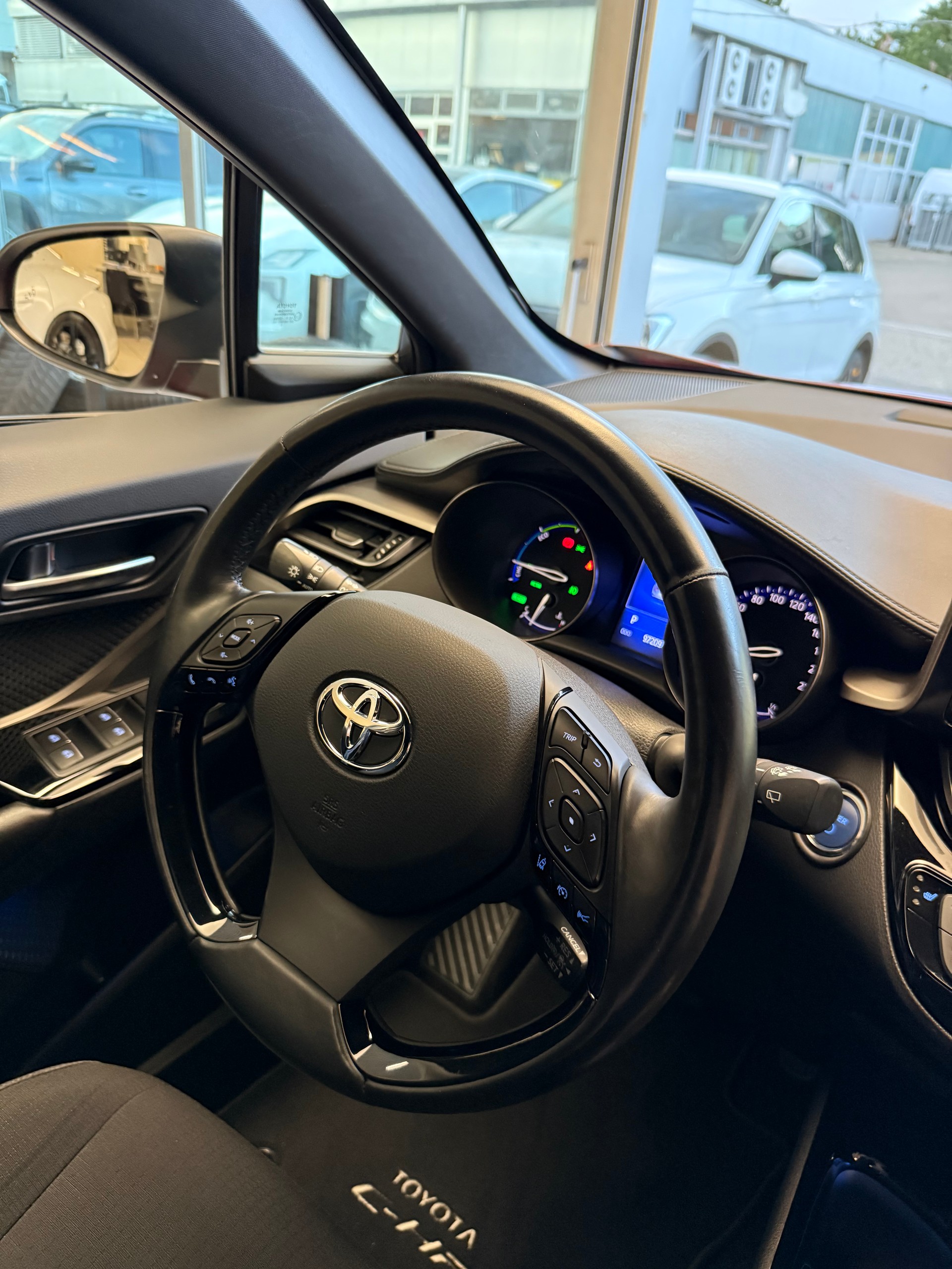 TOYOTA C-HR 1.8 HSD CVT-image-14