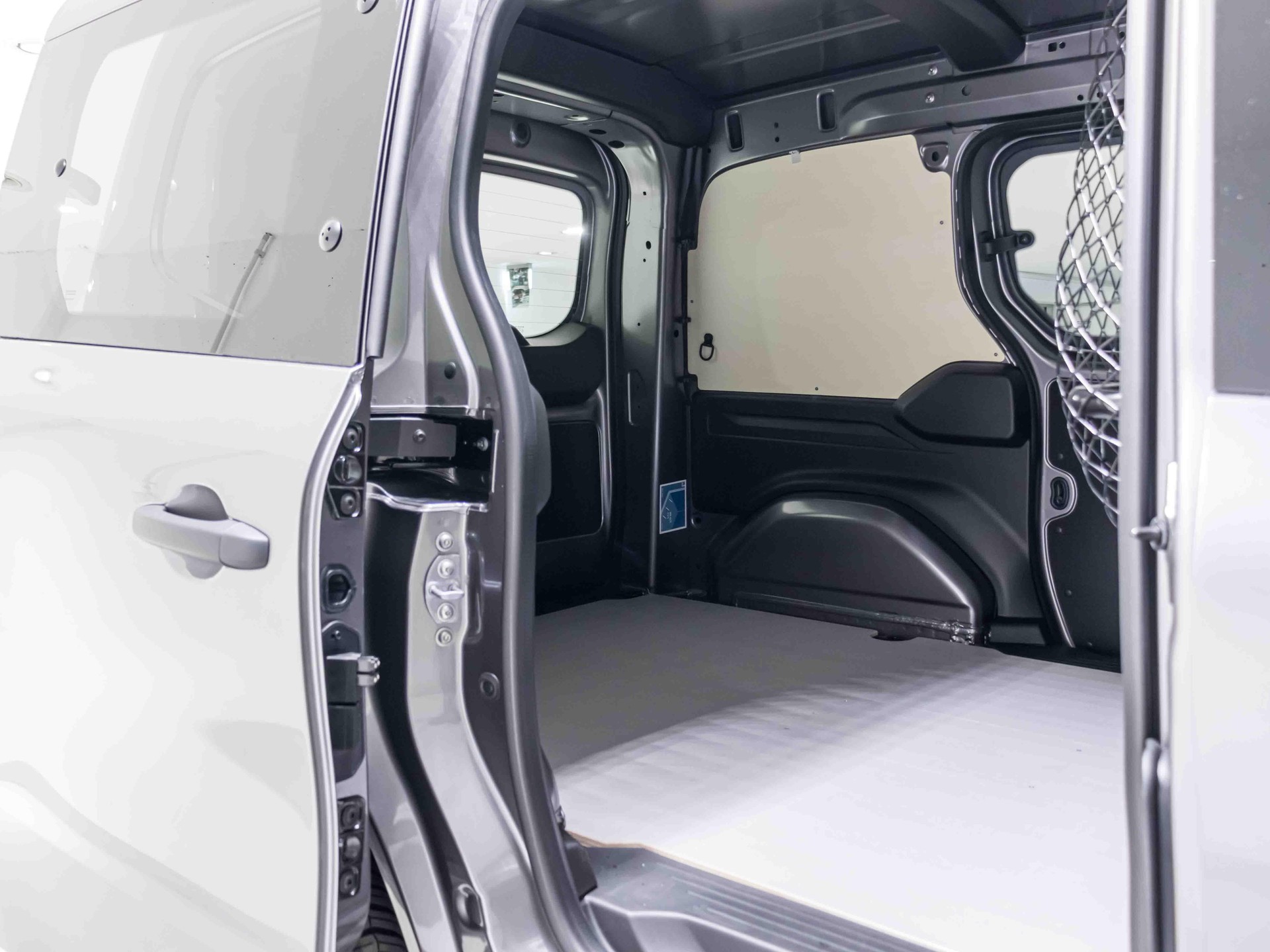 MERCEDES-BENZ eCitan Kasten BASE Standard-image-12