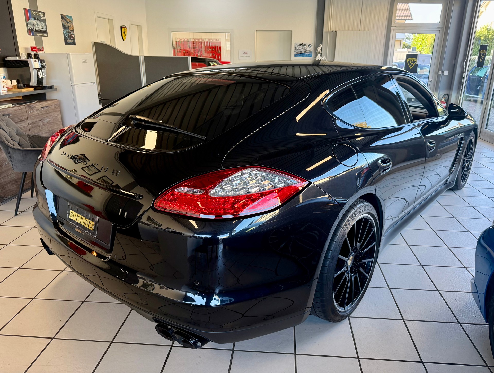 PORSCHE Panamera GTS 4.8 PDK-image-9