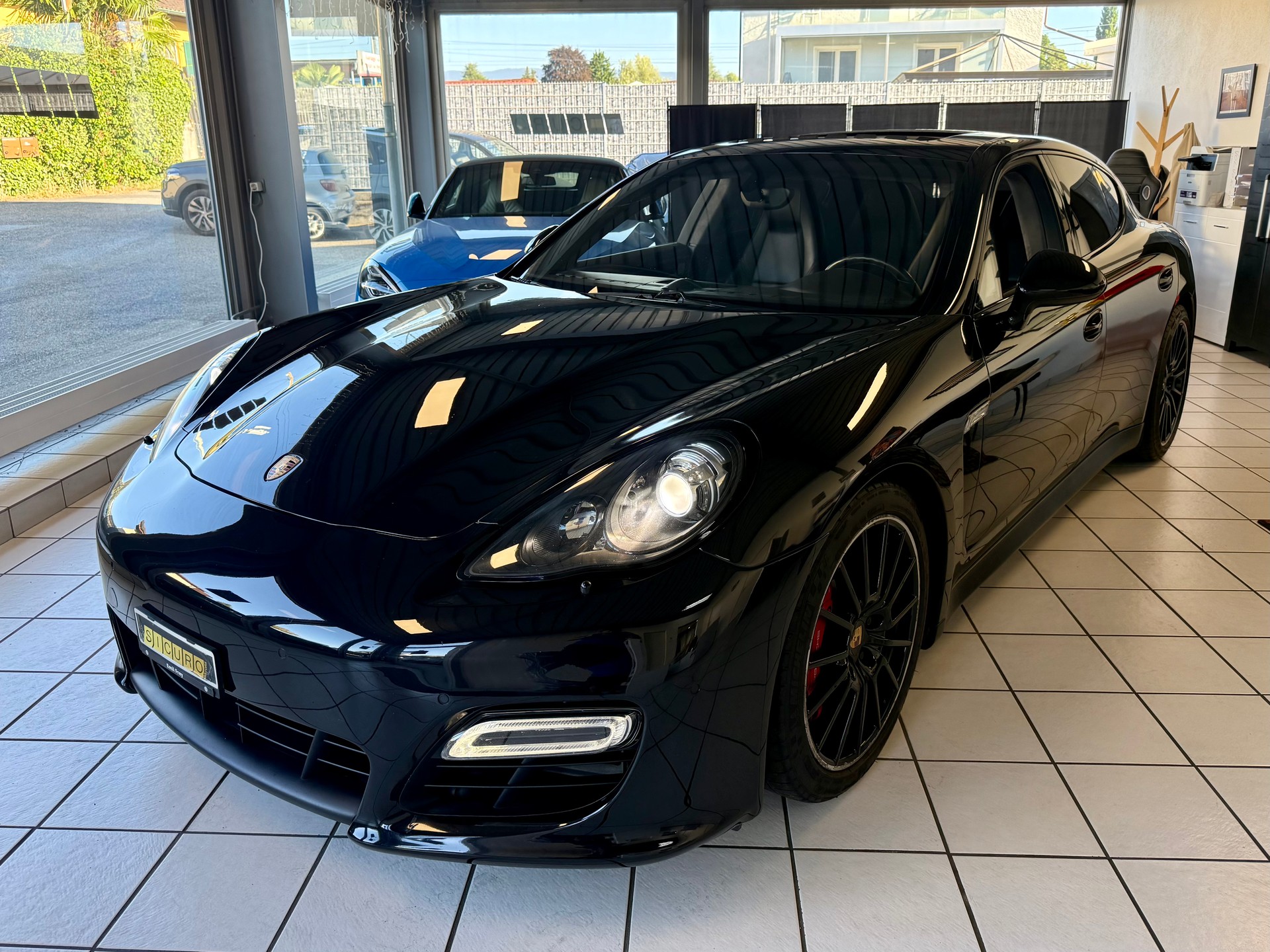 PORSCHE Panamera GTS 4.8 PDK-image-3