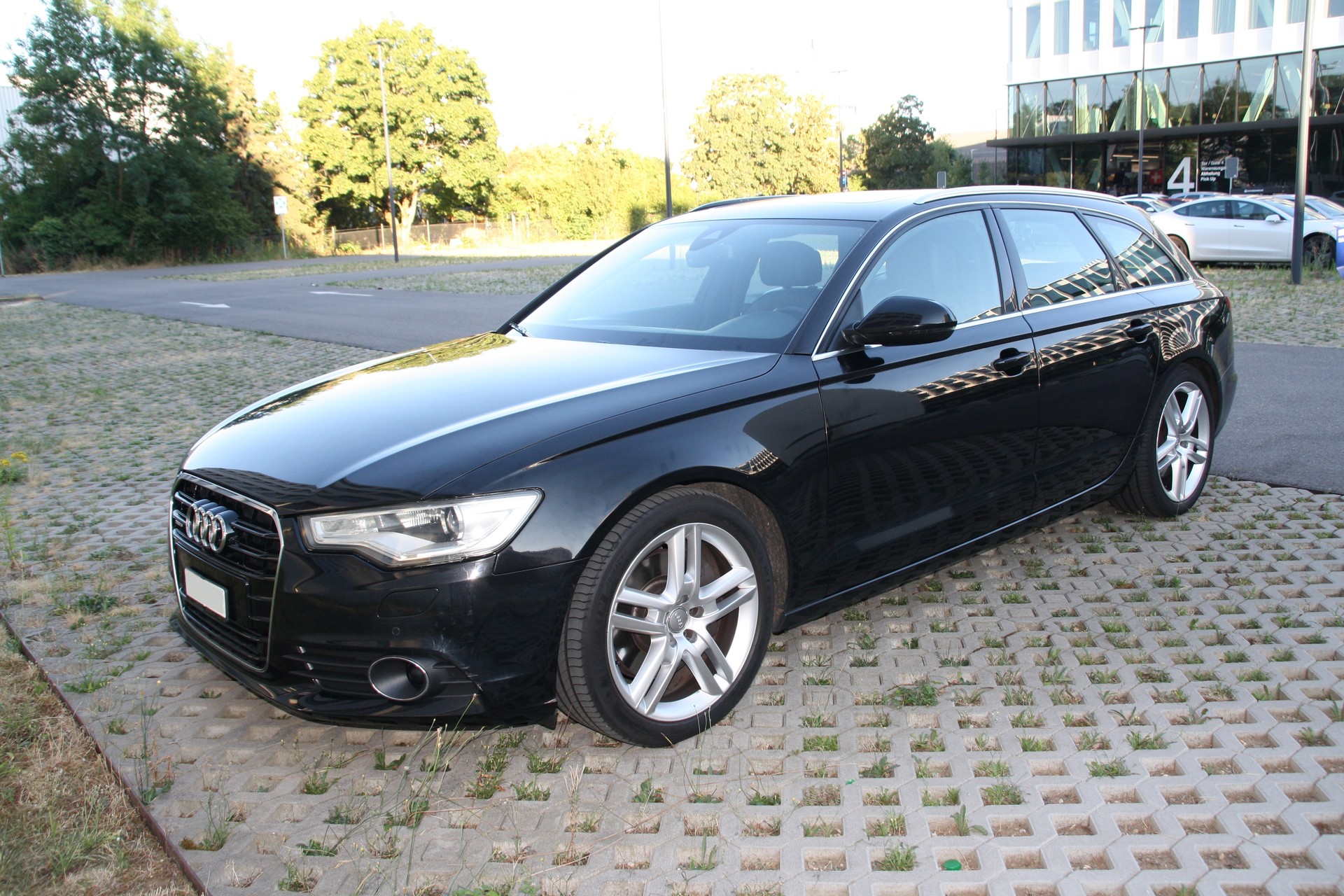AUDI 3.0 V6 TDI 245 quattro S-Tr.-image-5