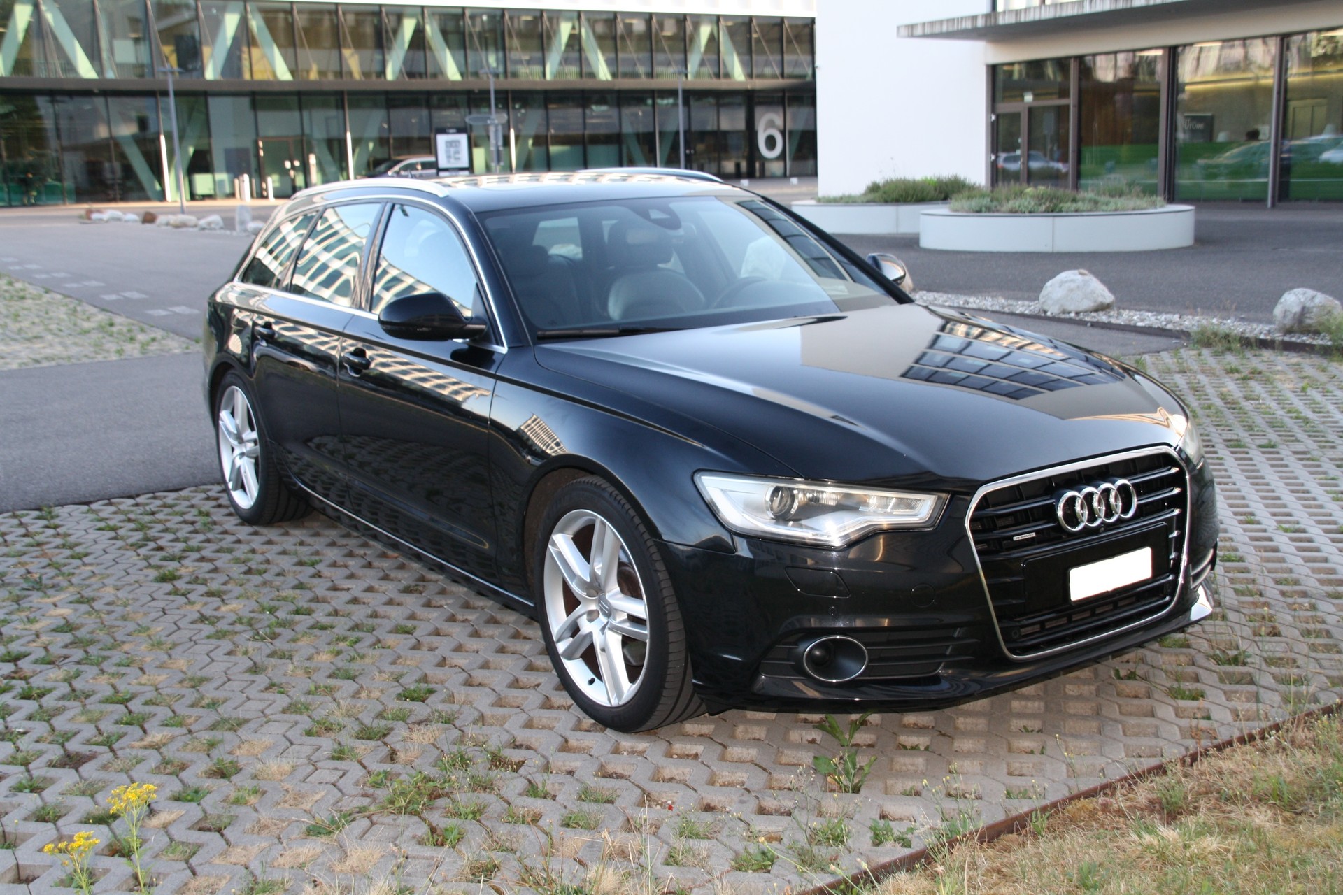 AUDI 3.0 V6 TDI 245 quattro S-Tr.-image-0