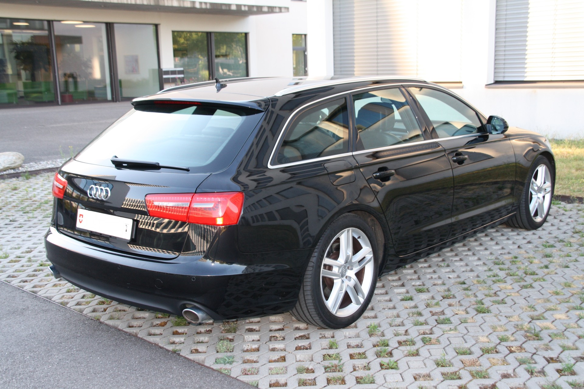 AUDI 3.0 V6 TDI 245 quattro S-Tr.-image-1