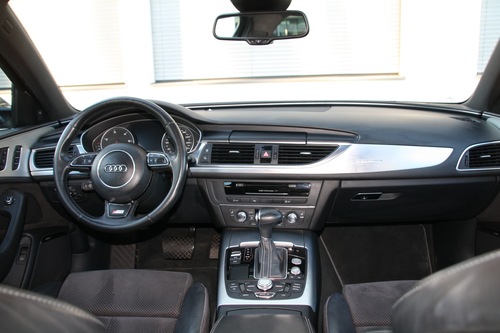 AUDI 3.0 V6 TDI 245 quattro S-Tr.-image-4