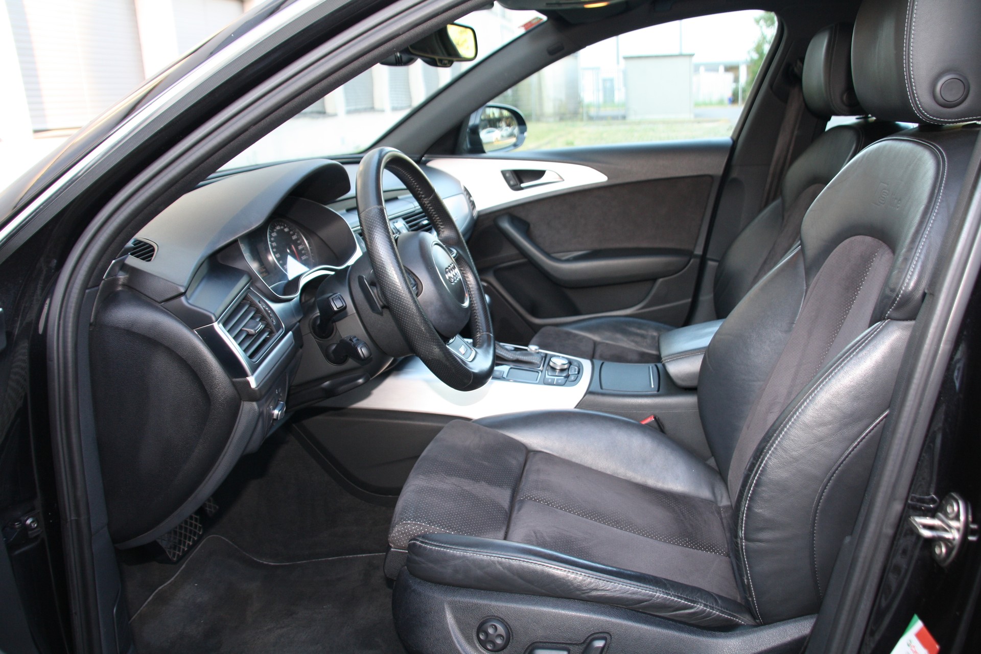 AUDI 3.0 V6 TDI 245 quattro S-Tr.-image-2