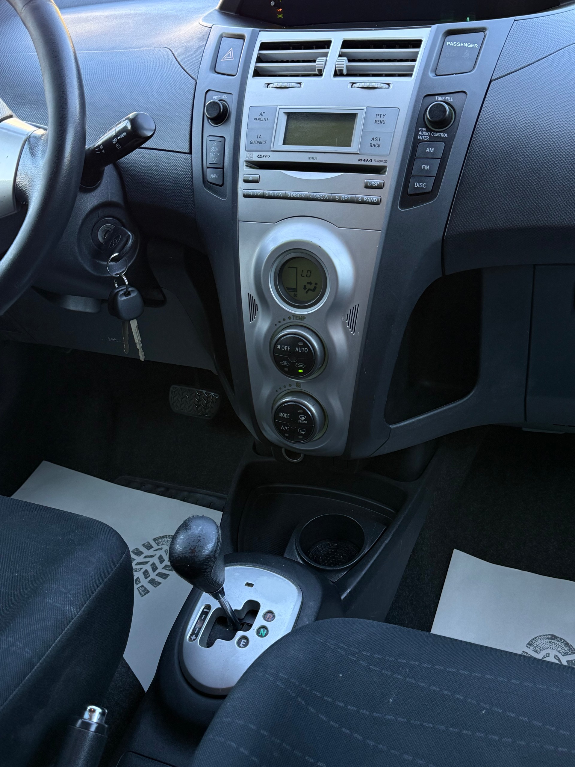 TOYOTA Yaris 1.3 Linea Luna-image-5