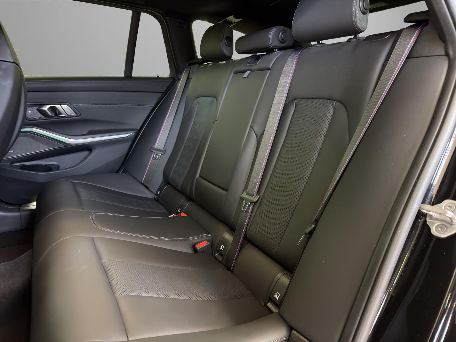 BMW M3 Competition xDrive Touring-image-14