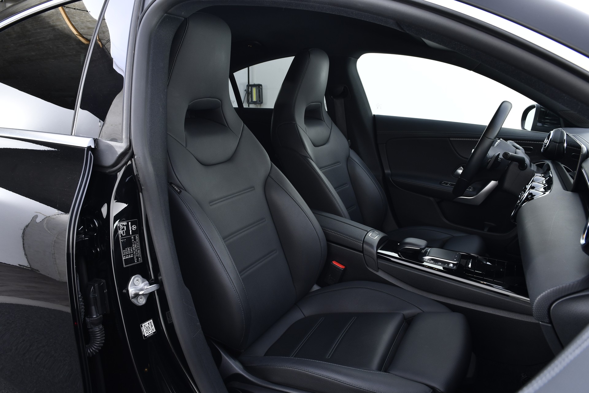 MERCEDES-BENZ CLA 180 7G-DCT-image-17