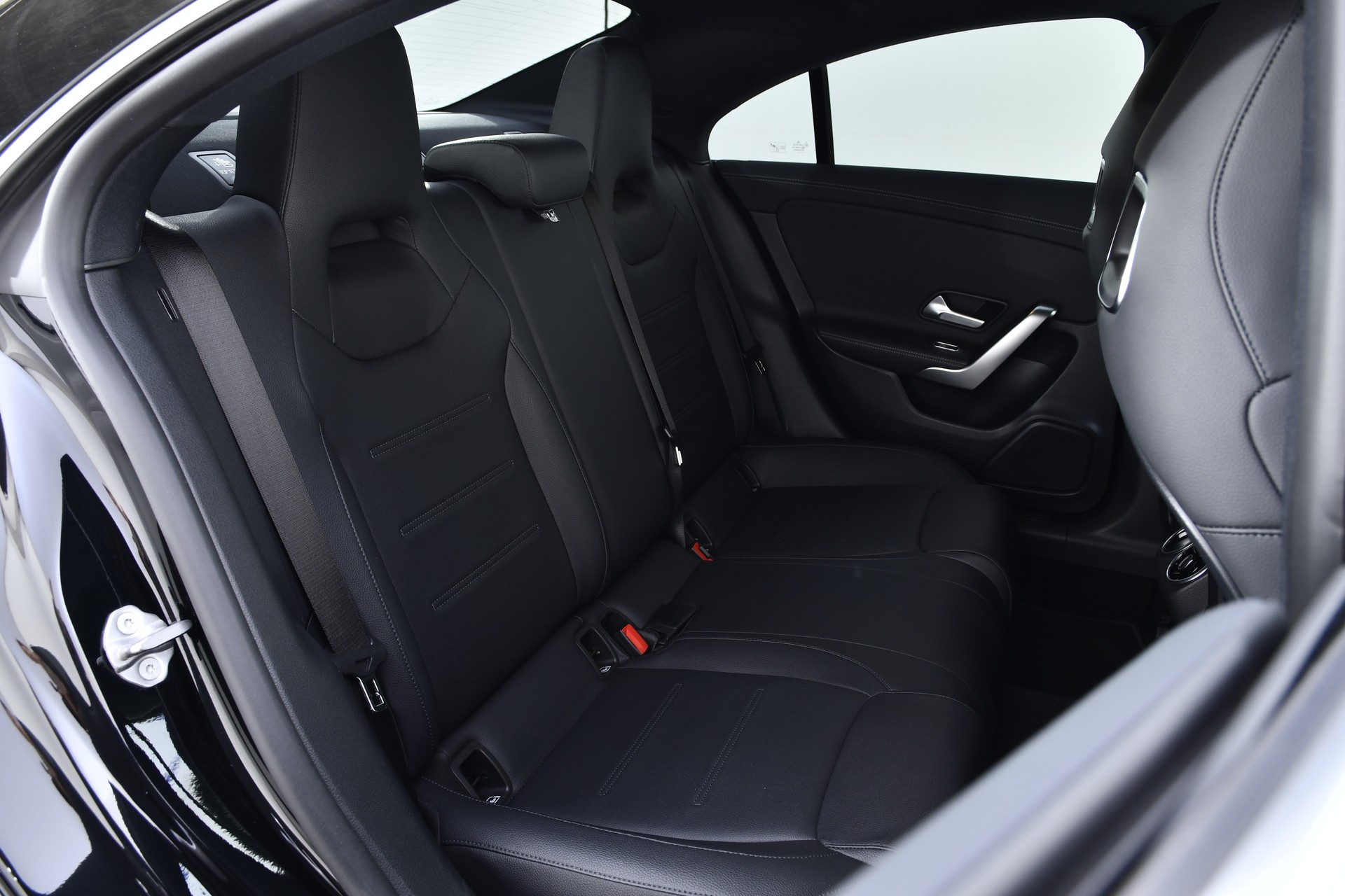 MERCEDES-BENZ CLA 180 7G-DCT-image-18