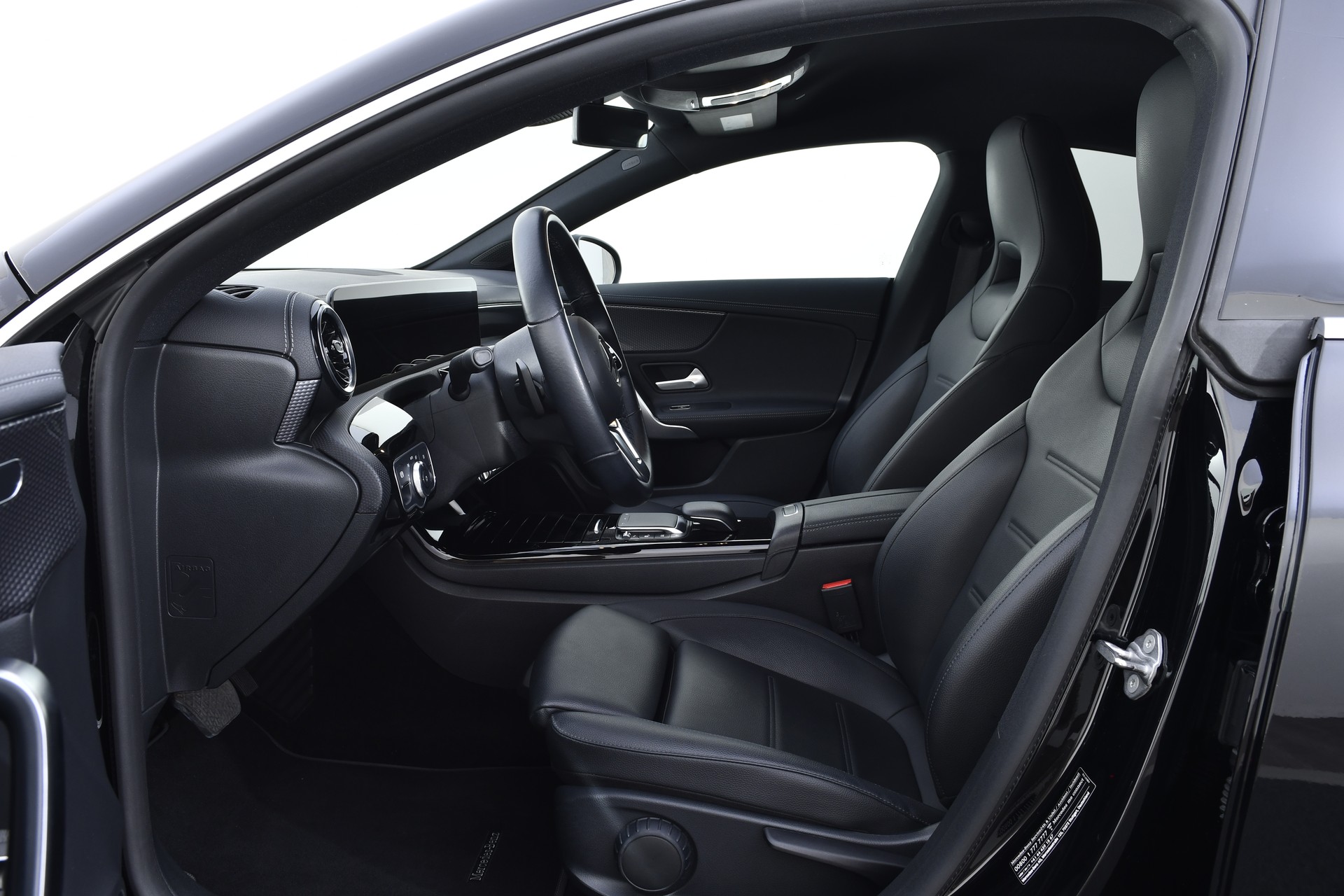 MERCEDES-BENZ CLA 180 7G-DCT-image-10
