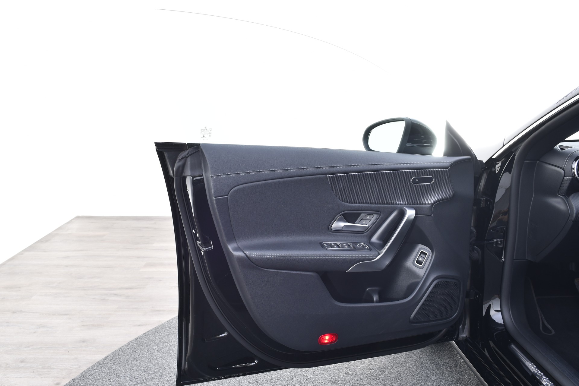 MERCEDES-BENZ CLA 180 7G-DCT-image-9