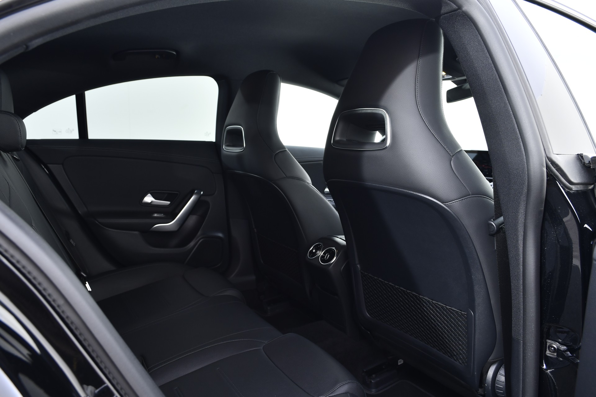 MERCEDES-BENZ CLA 180 7G-DCT-image-19