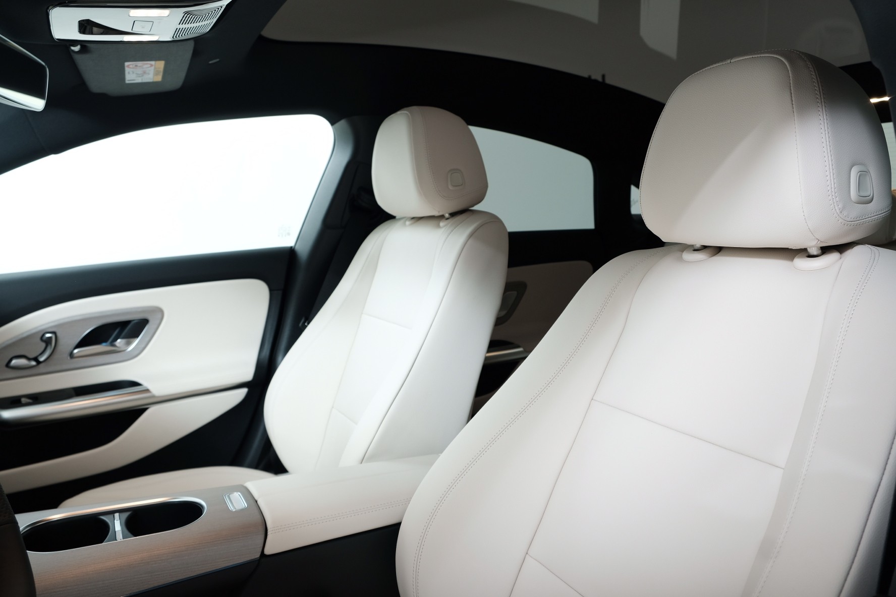 MERCEDES-BENZ CLA 350 4 Matic 85 kWh EQ-image-10