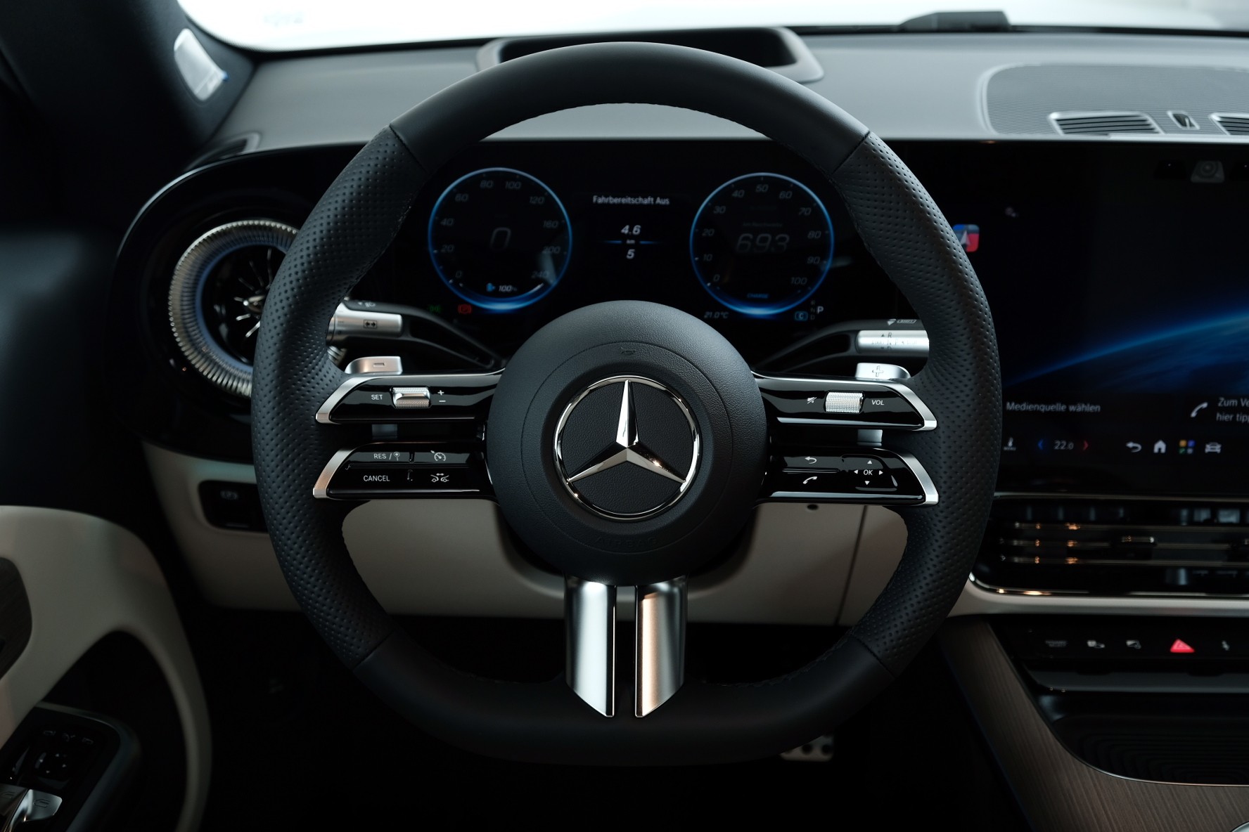 MERCEDES-BENZ CLA 350 4 Matic 85 kWh EQ-image-7