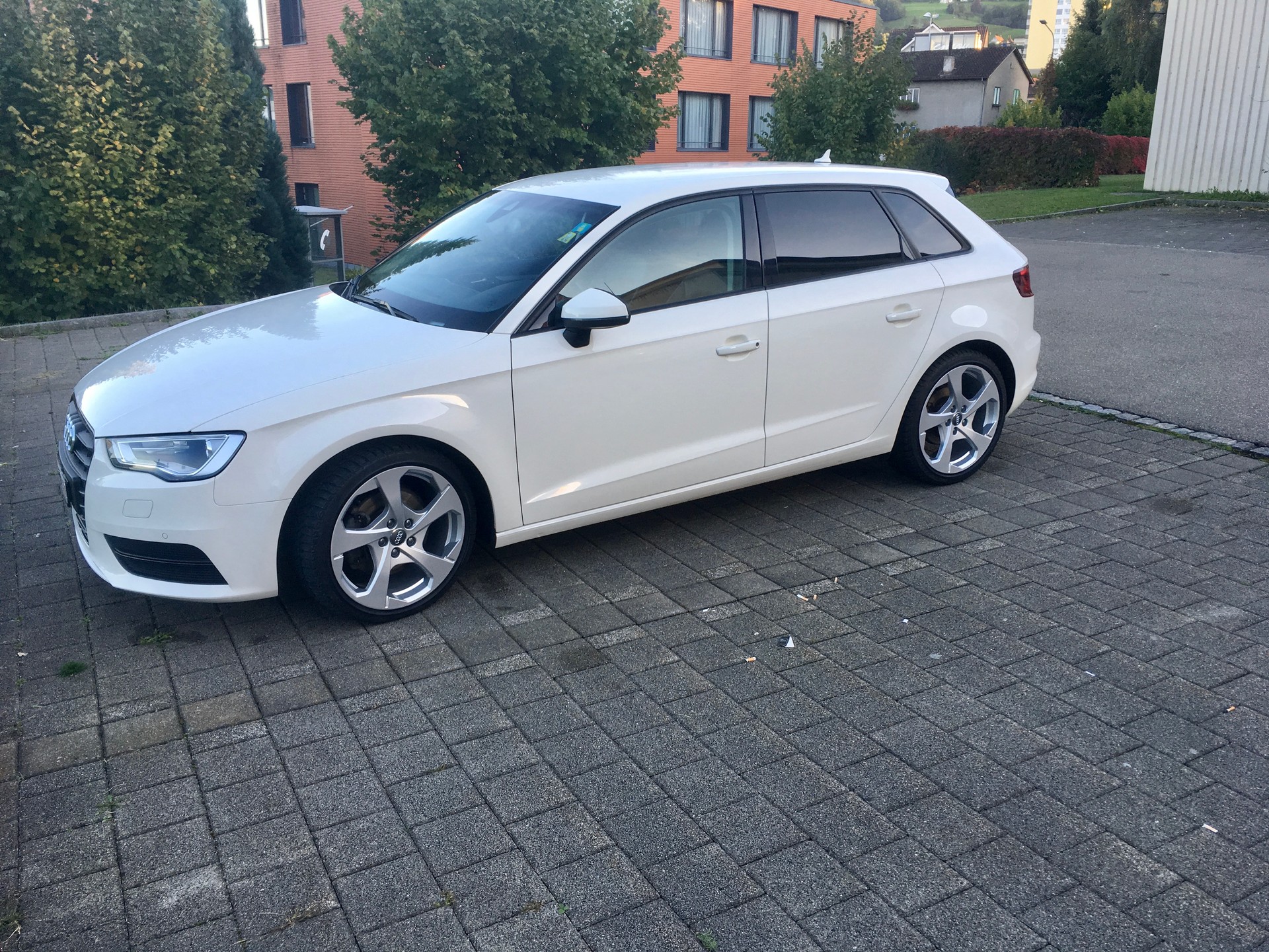 AUDI 2.0 TDI 150 Ambiente S-Tr-image-1