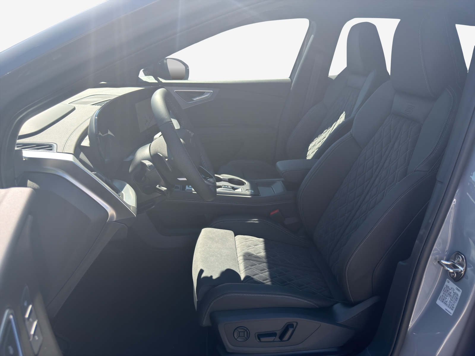 AUDI Q4 e-tron SUV quattro performance Swiss Ski-image-7