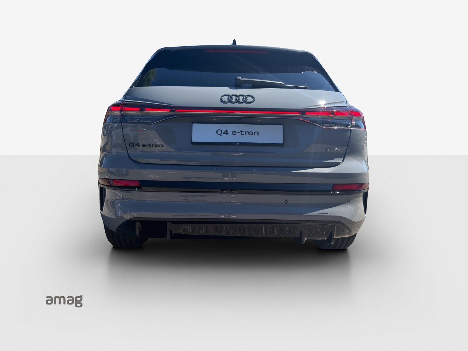 AUDI Q4 e-tron SUV quattro performance Swiss Ski-image-3