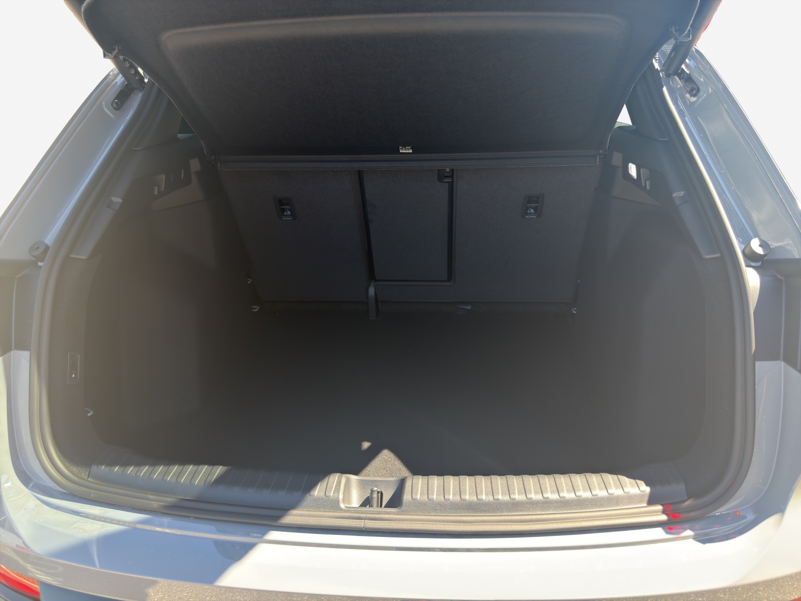 AUDI Q4 e-tron SUV quattro performance Swiss Ski-image-13