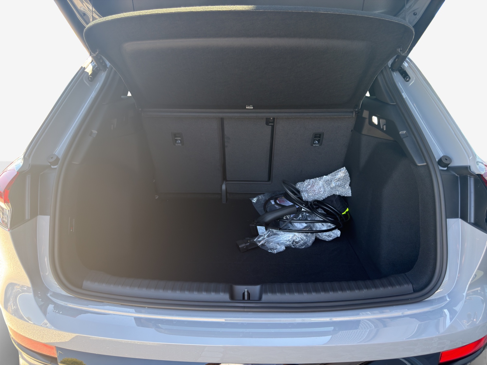 AUDI Q4 e-tron SUV quattro performance Swiss Ski-image-12