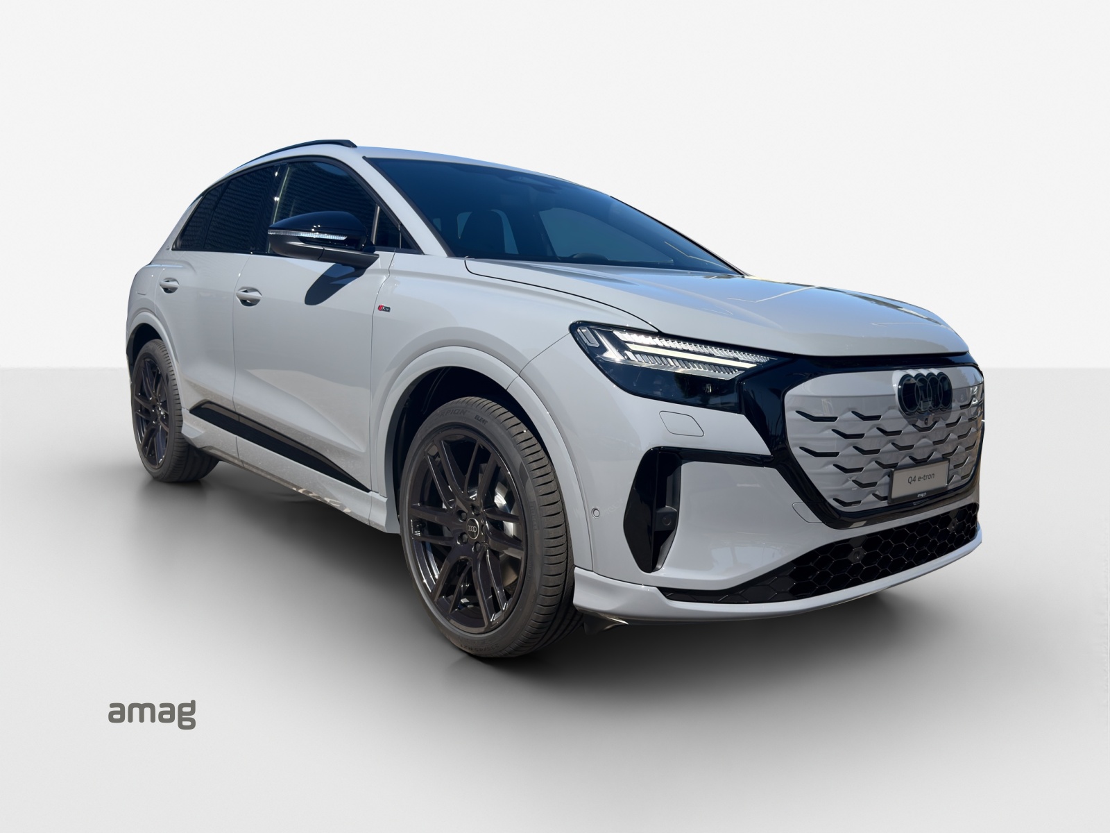 AUDI Q4 e-tron SUV quattro performance Swiss Ski-image-5