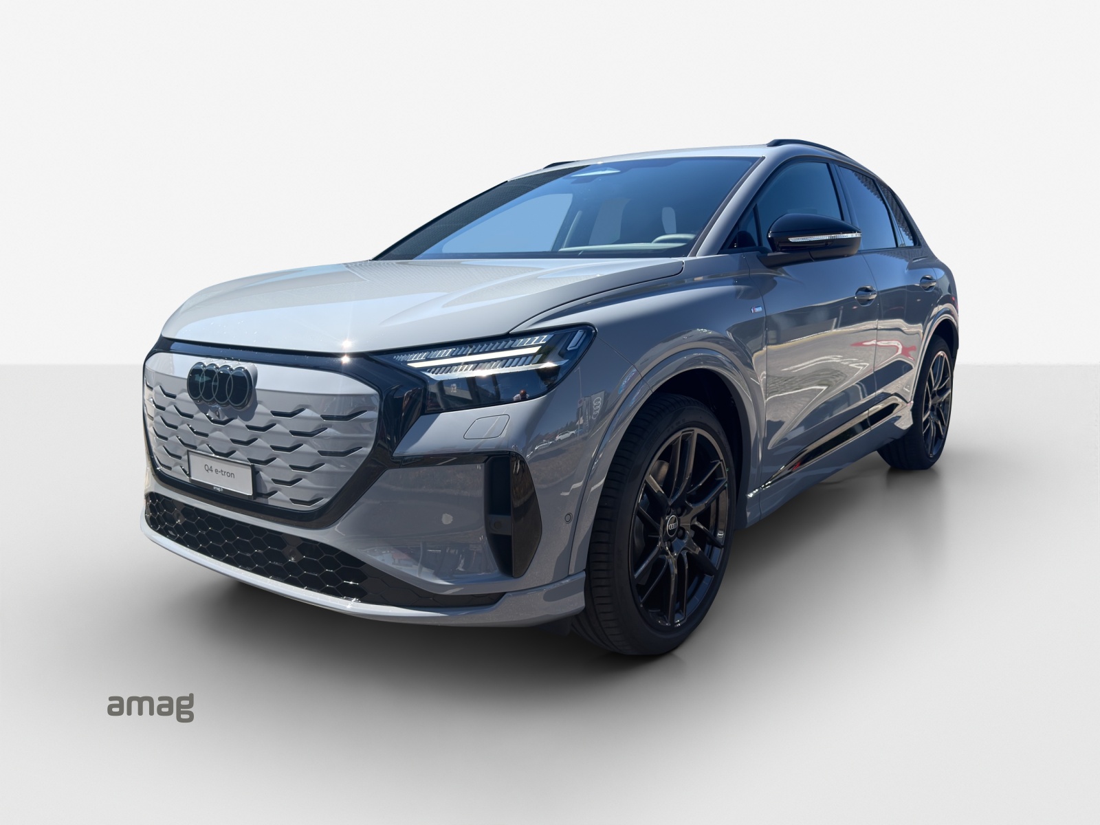 AUDI Q4 e-tron SUV quattro performance Swiss Ski