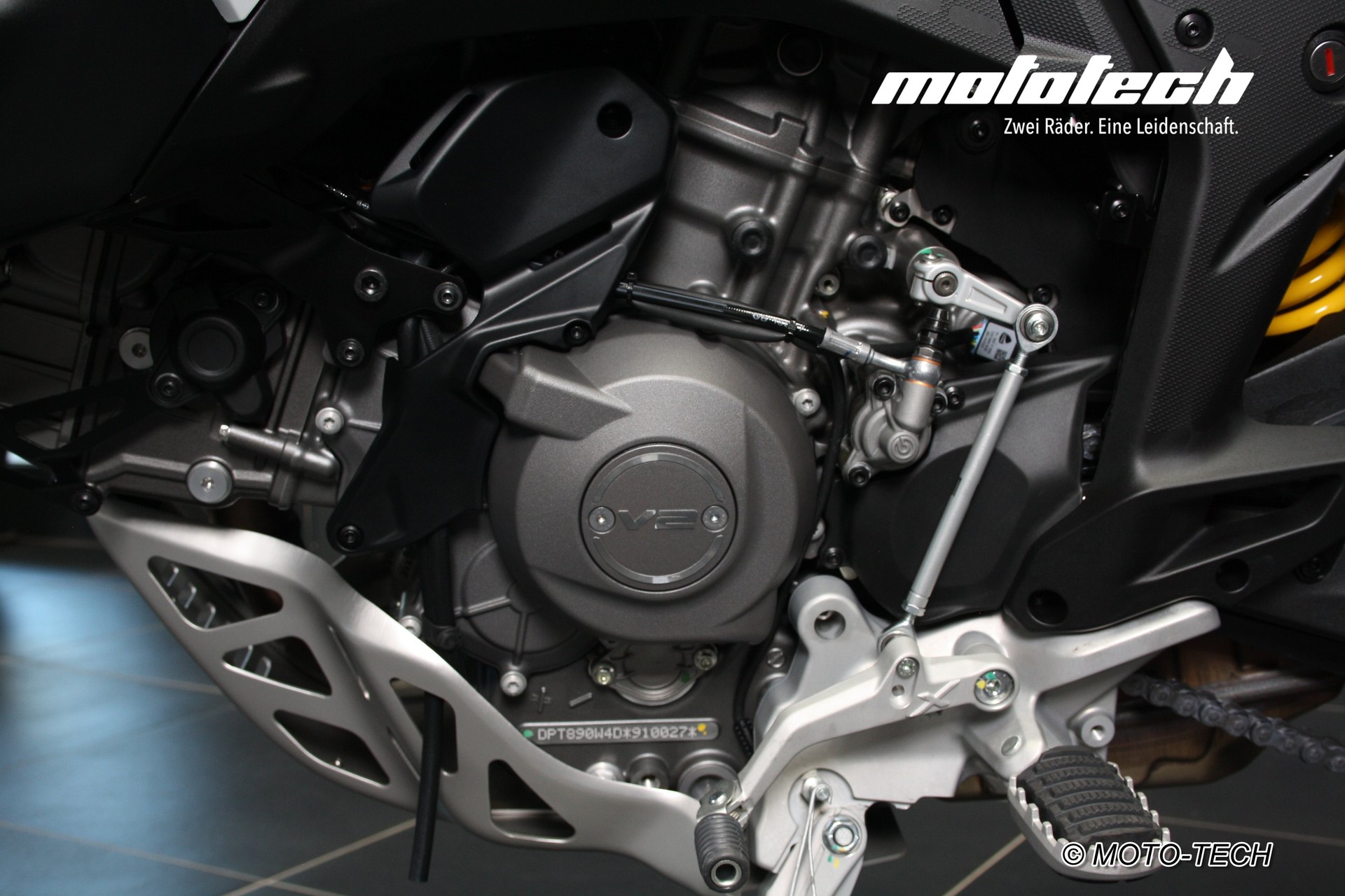 DUCATI Desert X MY26 V2 (81/35kW)-image-7
