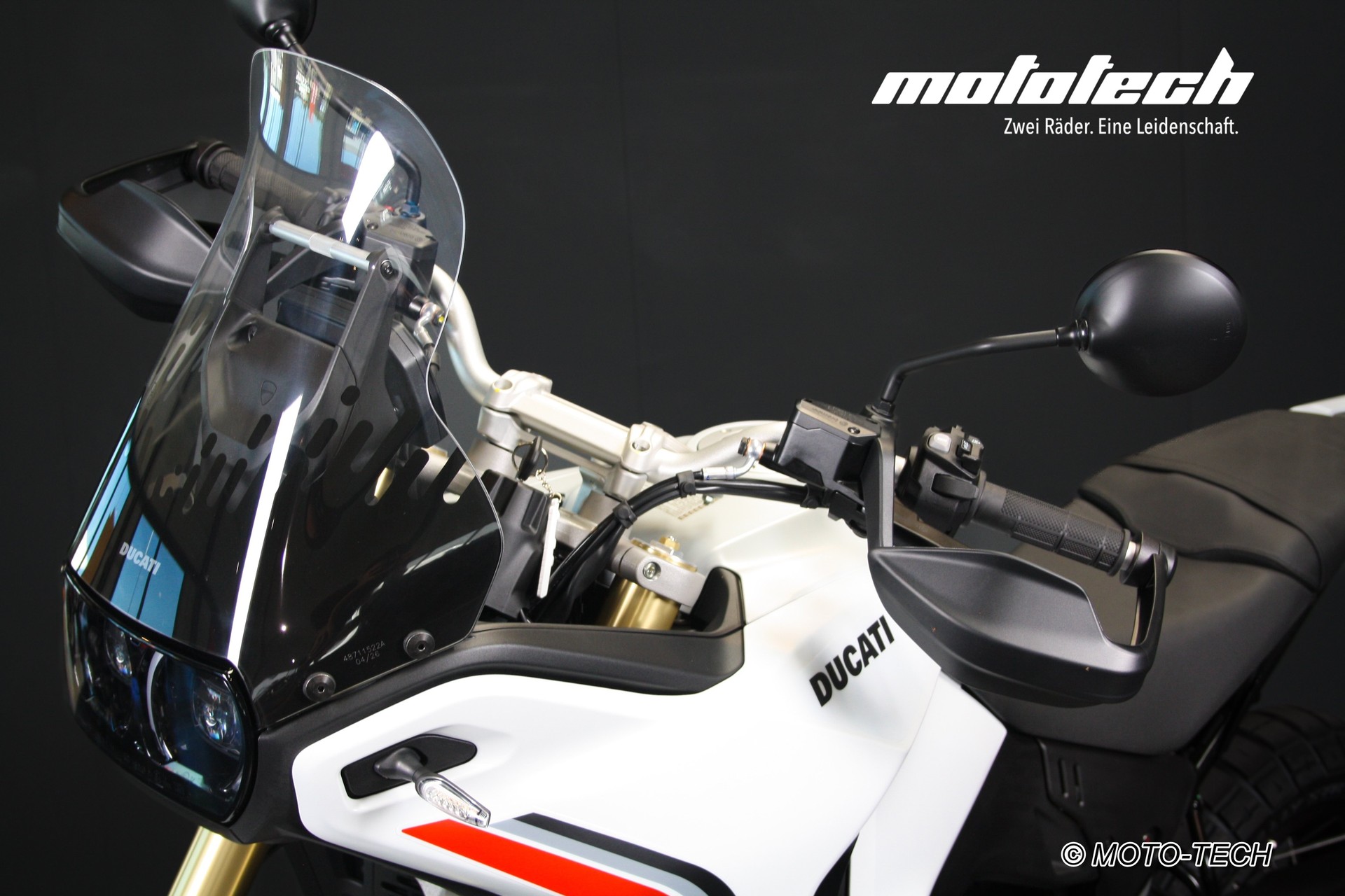 DUCATI Desert X MY26 V2 (81/35kW)-image-6