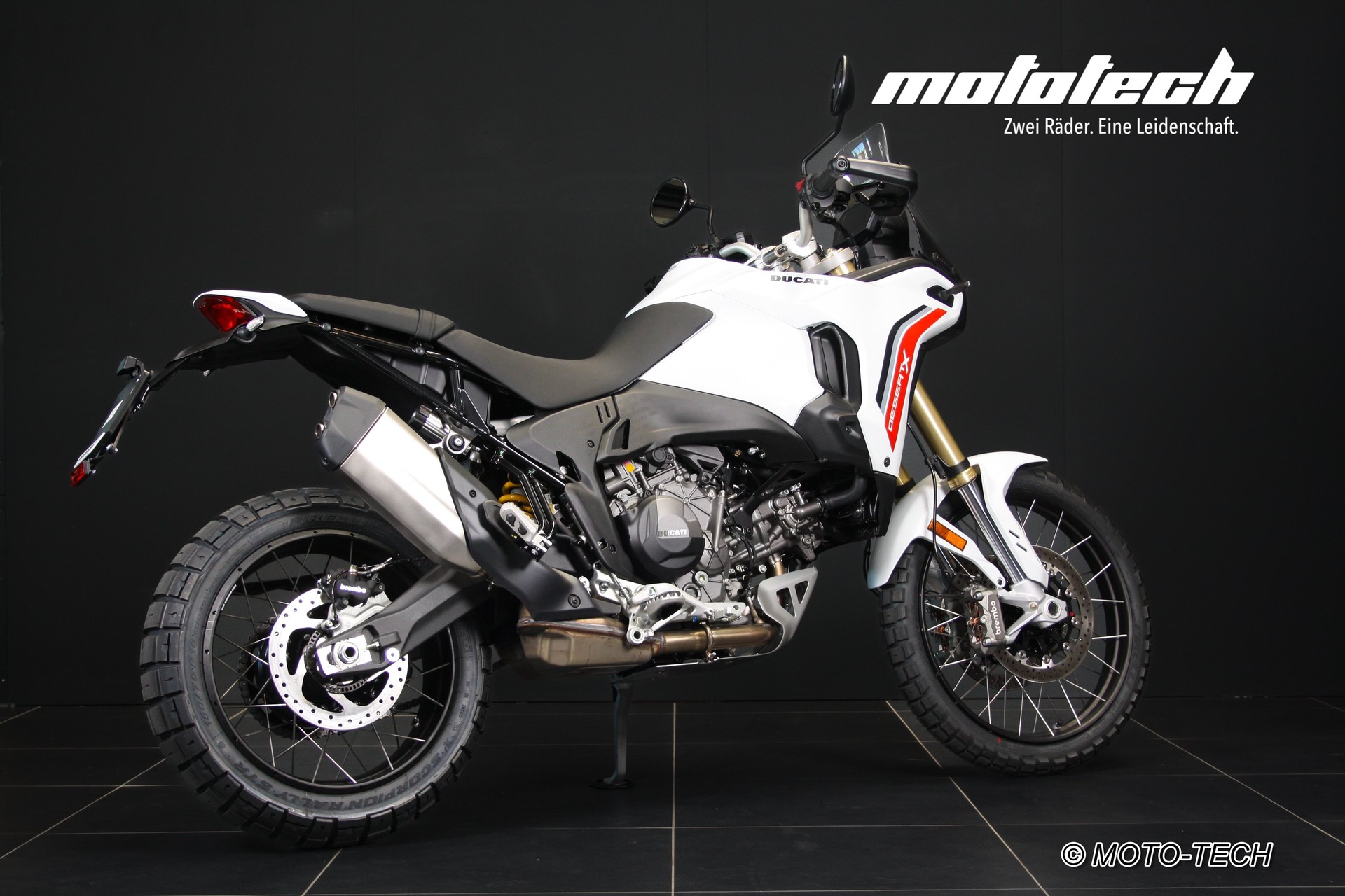 DUCATI Desert X MY26 V2 (81/35kW)-showroom-element-2