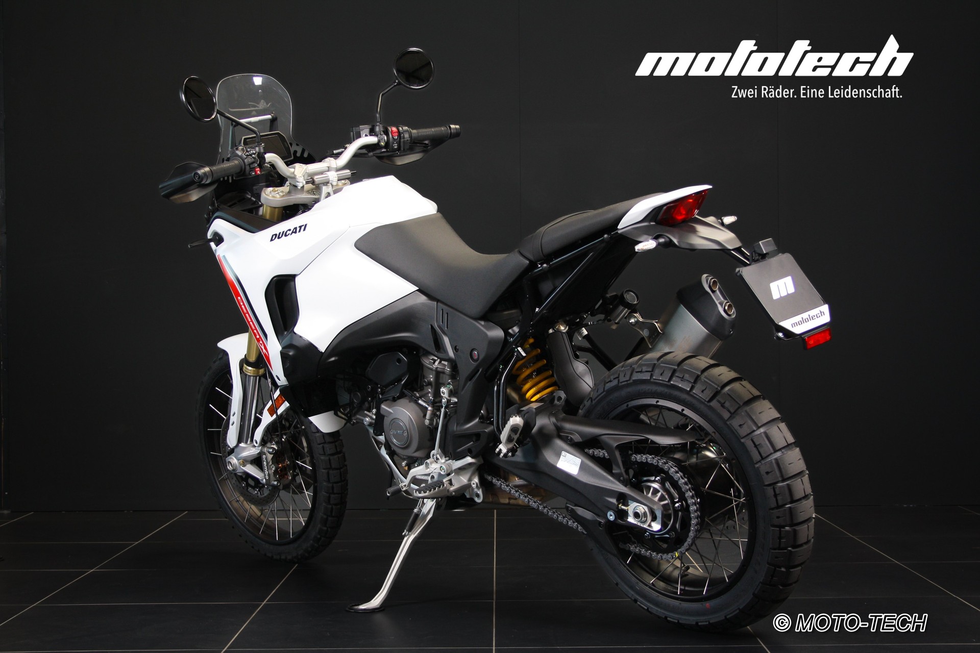 DUCATI Desert X MY26 V2 (81/35kW)-showroom-element-3