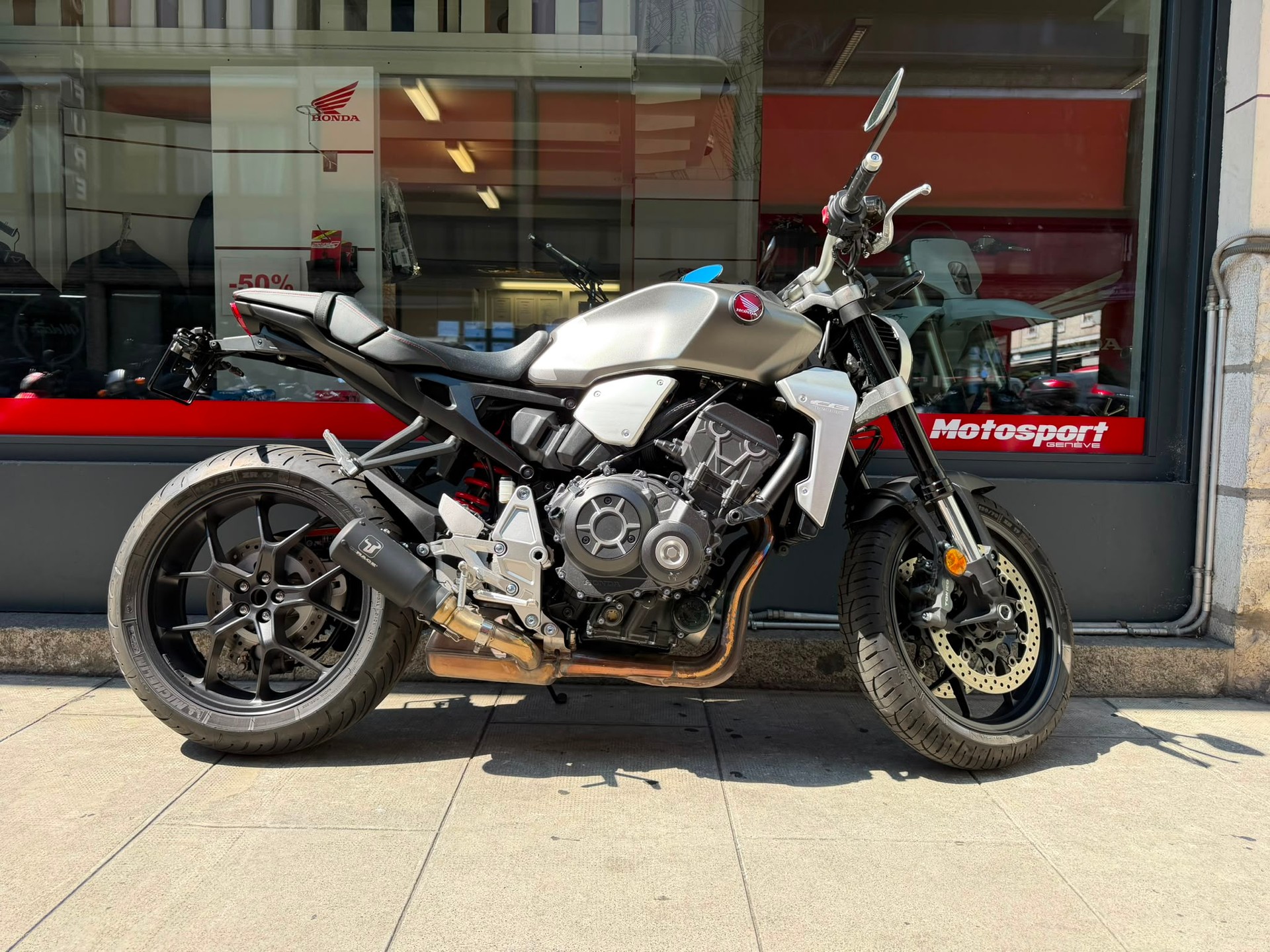 HONDA CB 1000 R ABS-image-1