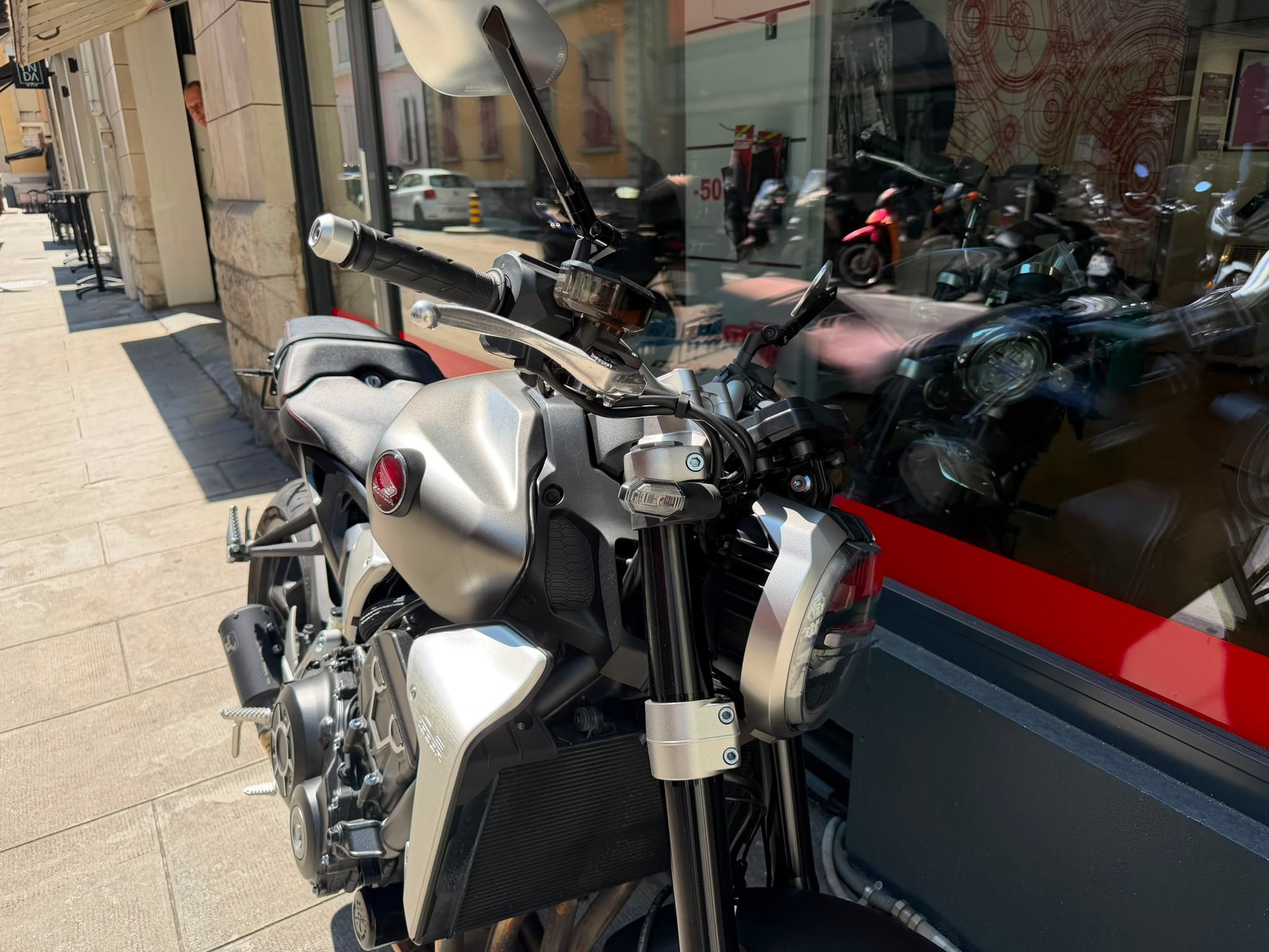 HONDA CB 1000 R ABS-image-3