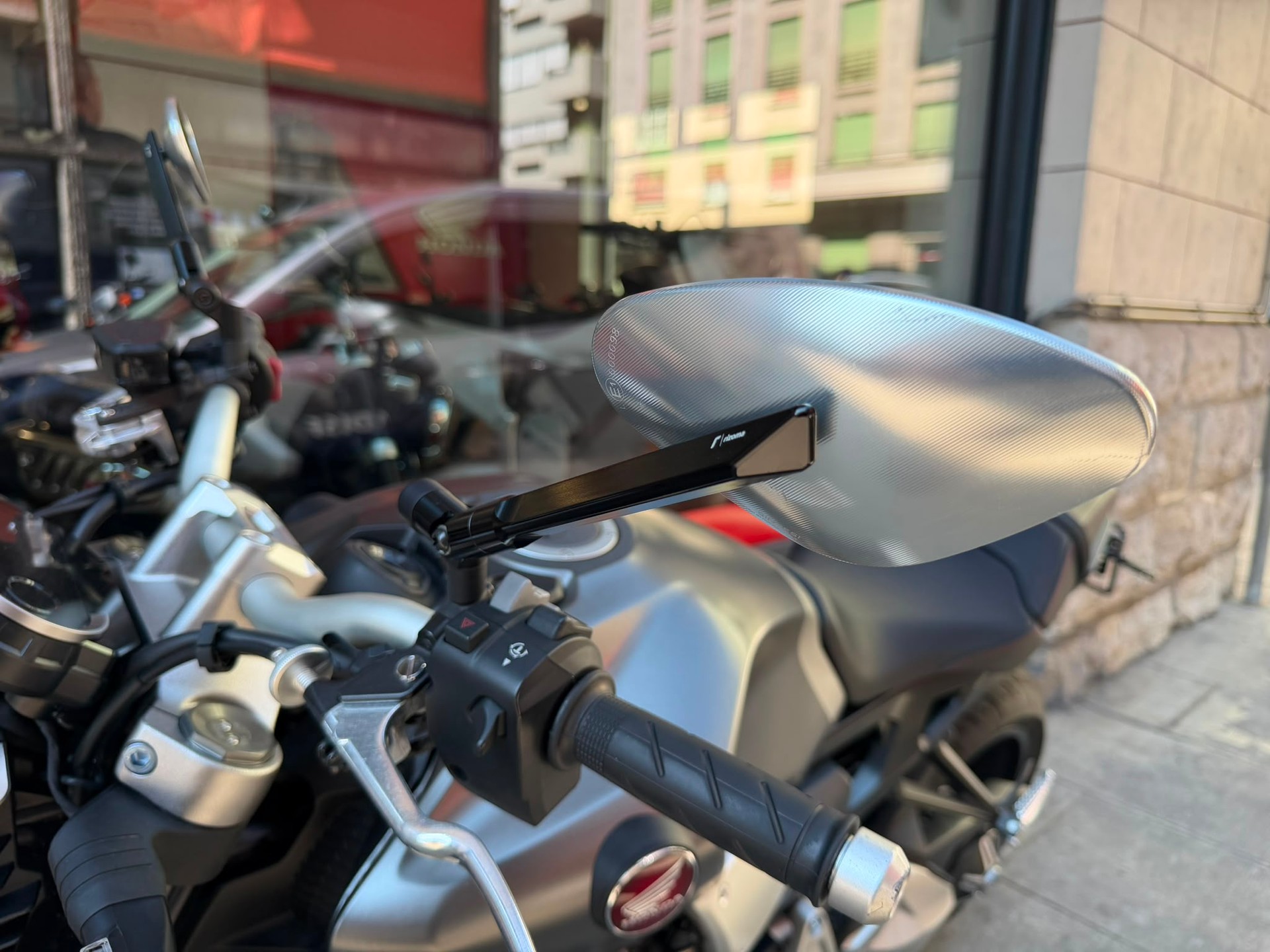 HONDA CB 1000 R ABS-image-10