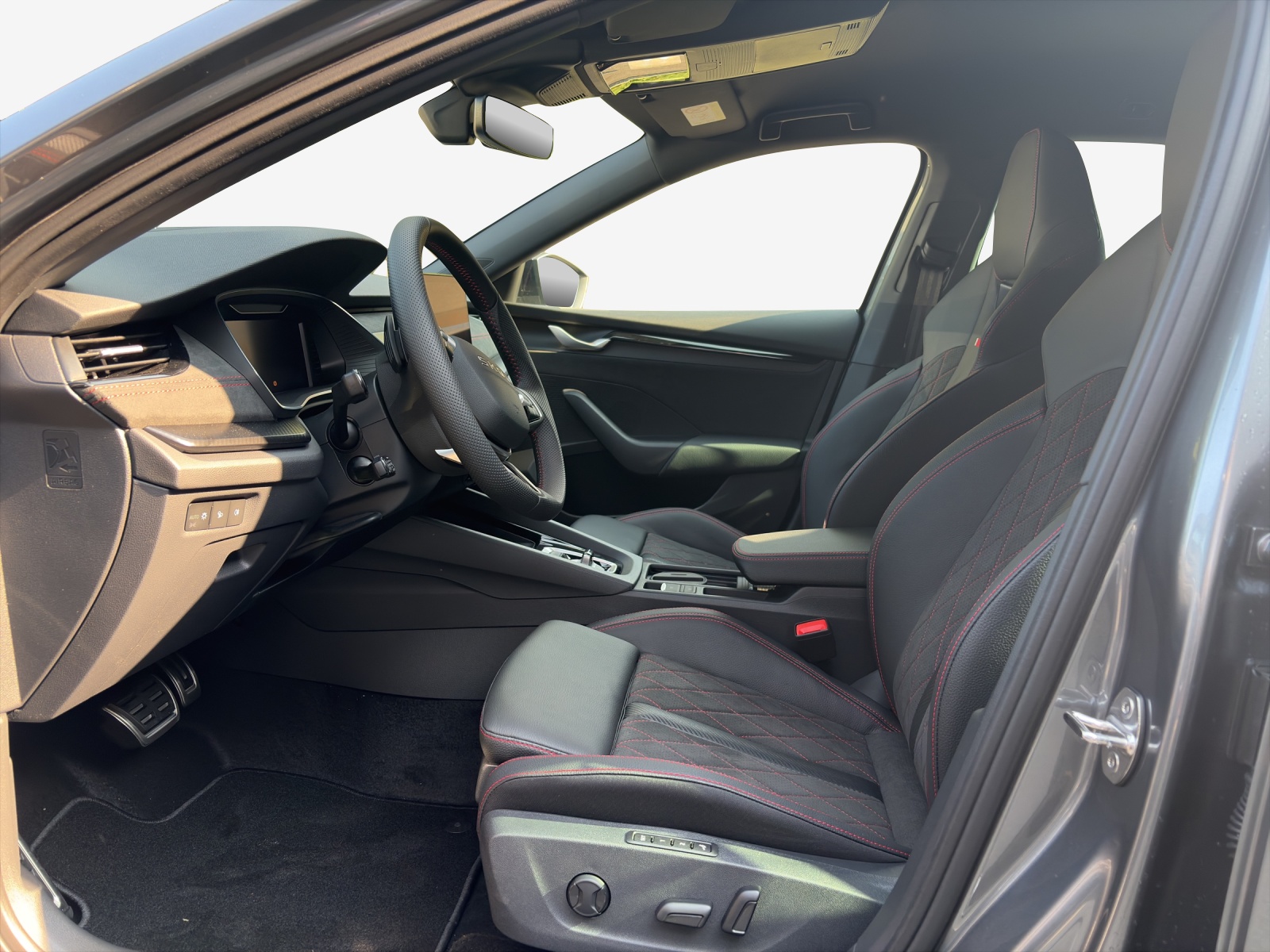 SKODA Octavia Combi 2.0 TSI DSG RS 30 Years Edition-image-7