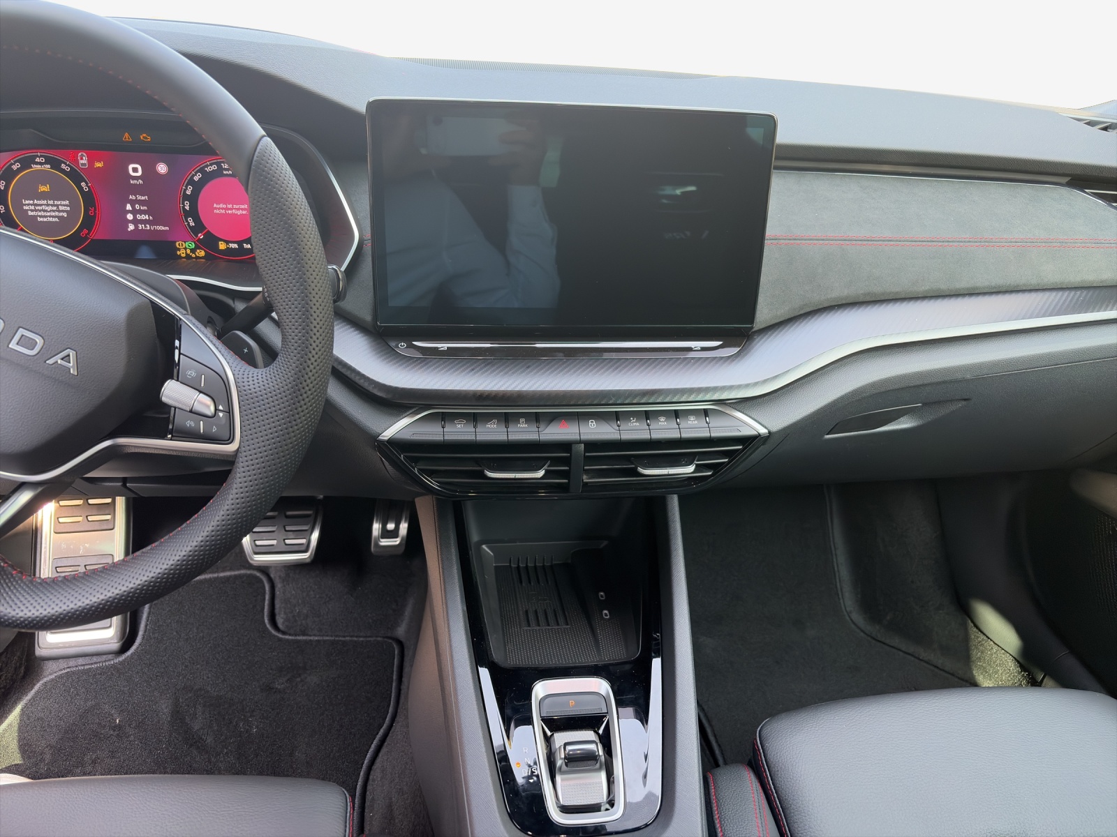 SKODA Octavia Combi 2.0 TSI DSG RS 30 Years Edition-image-10
