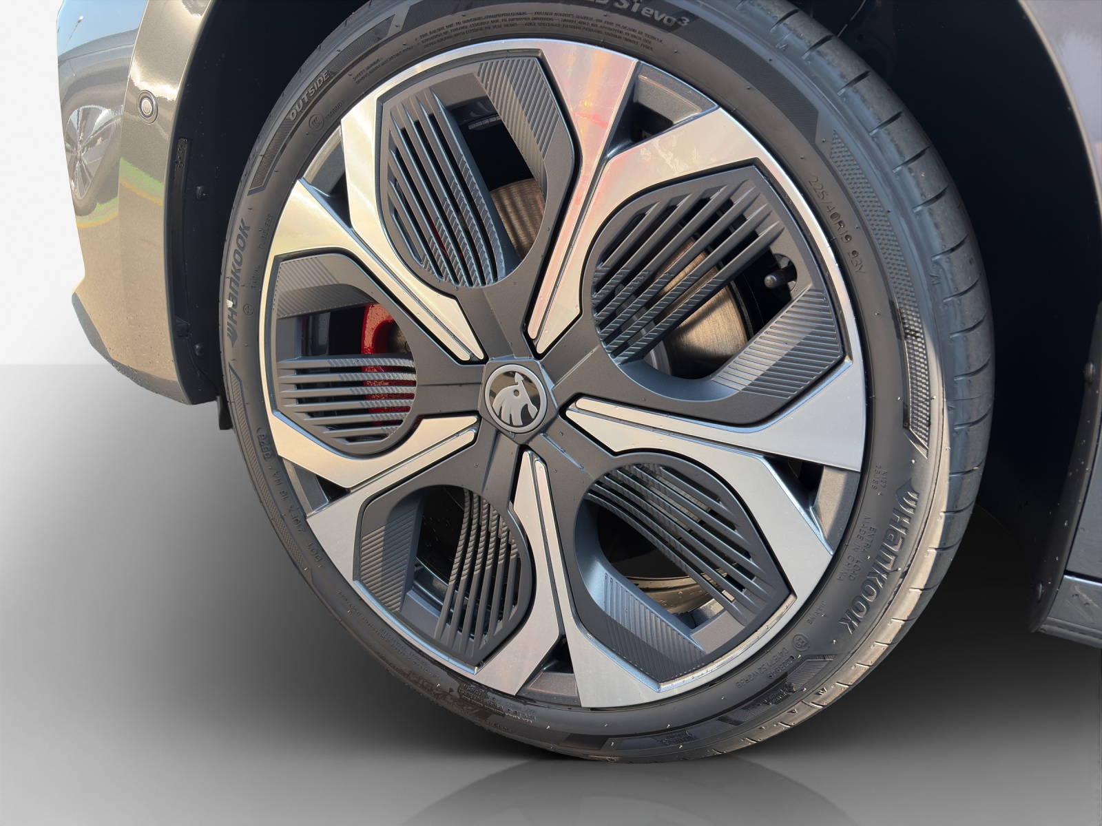 SKODA Octavia Combi 2.0 TSI DSG RS 30 Years Edition-image-13