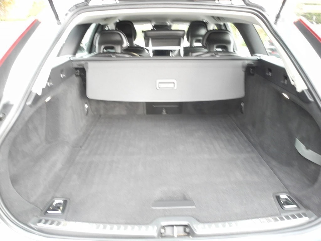 VOLVO V90 D4 AWD Inscription Geartronic ** Voll-Leder Ausstattung ** Gr-Navi mit RF-Kamera ** Frisch MFK *-image-6