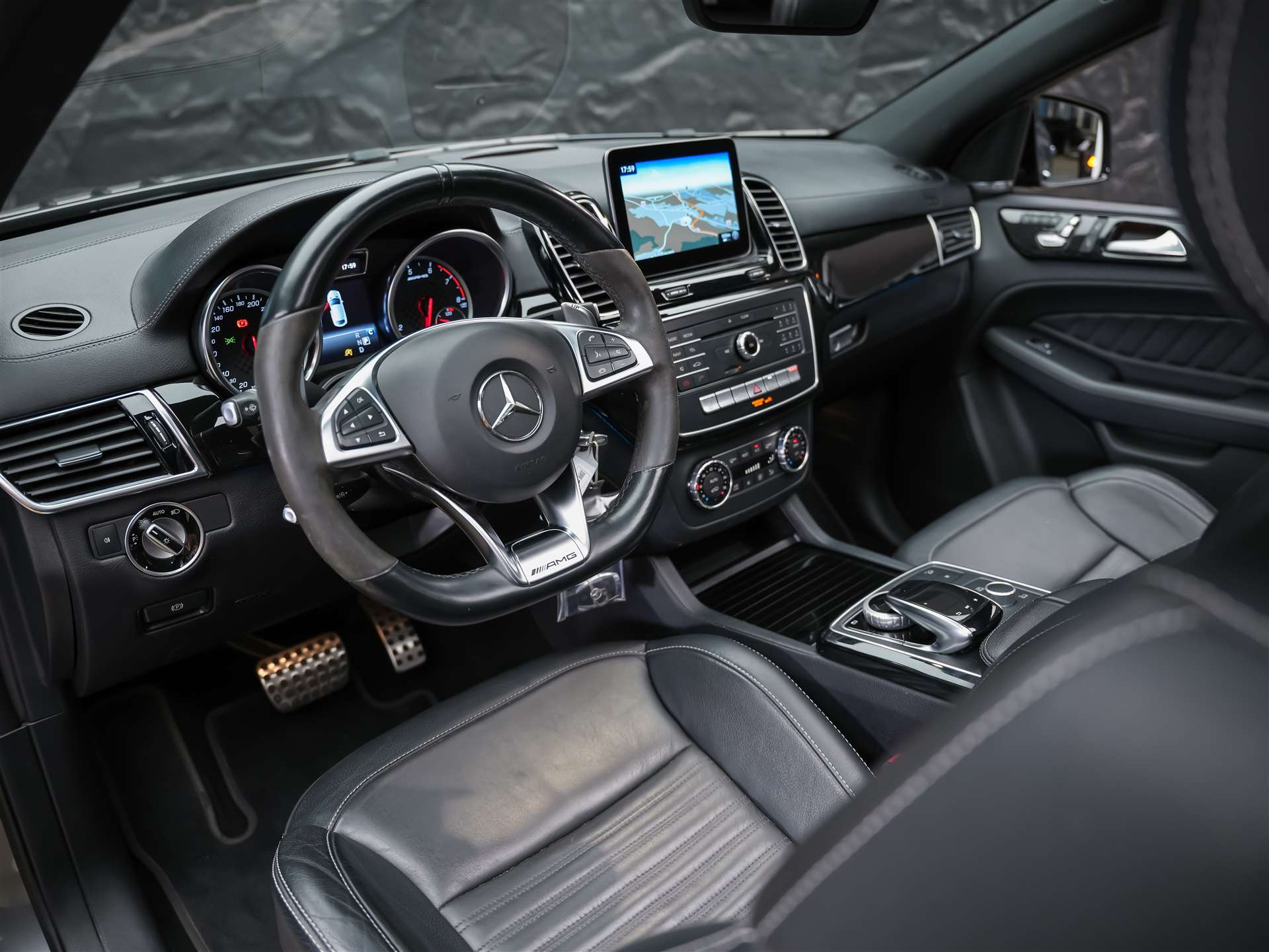 MERCEDES-BENZ GLE Coupé 43 AMG 4Matic 9G-Tronic *CH-Auto*Panorama*360° Kamera*Night Paket*-image-7
