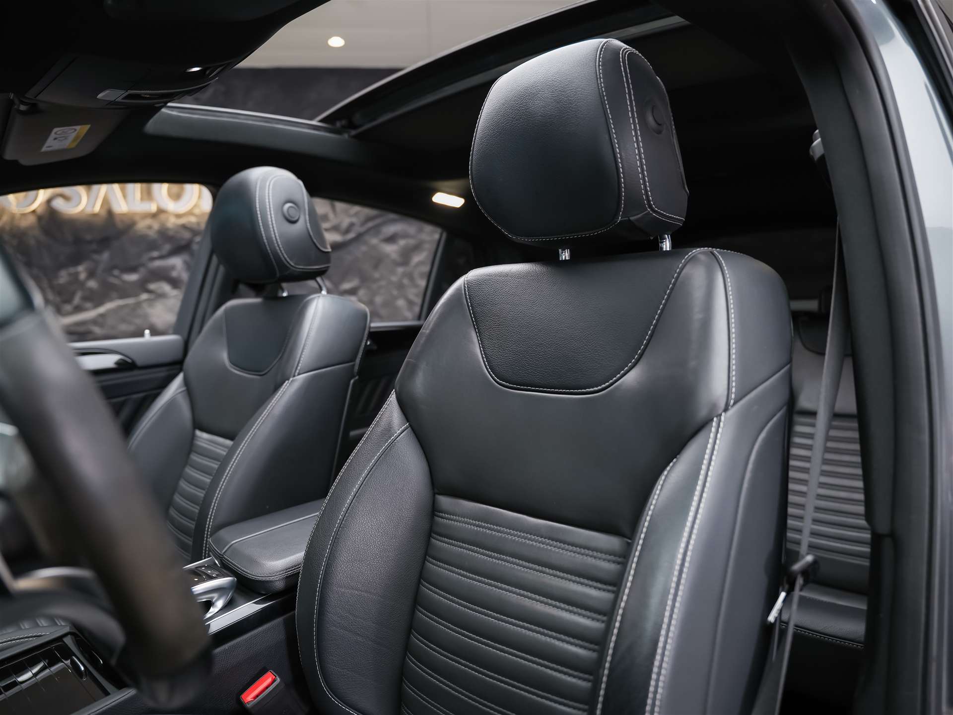 MERCEDES-BENZ GLE Coupé 43 AMG 4Matic 9G-Tronic *CH-Auto*Panorama*360° Kamera*Night Paket*-image-9