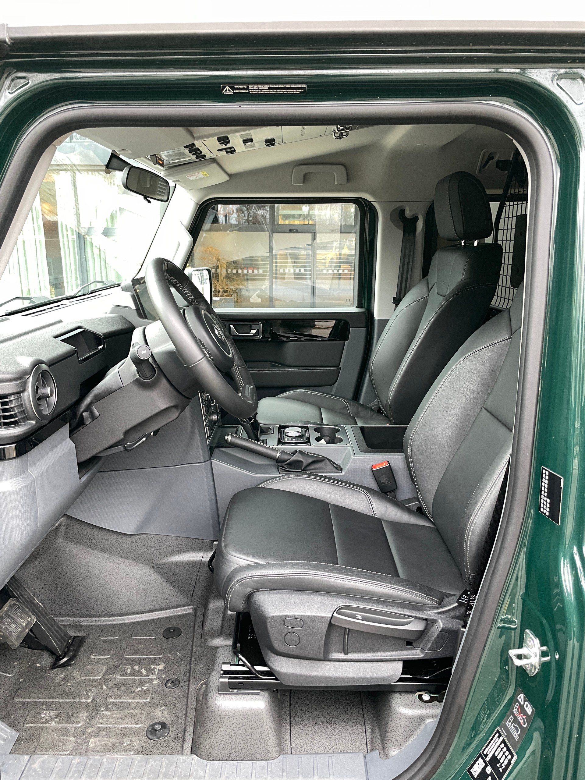 INEOS Grenadier 3.0D Utility Wagon 2-Sitz-image-11
