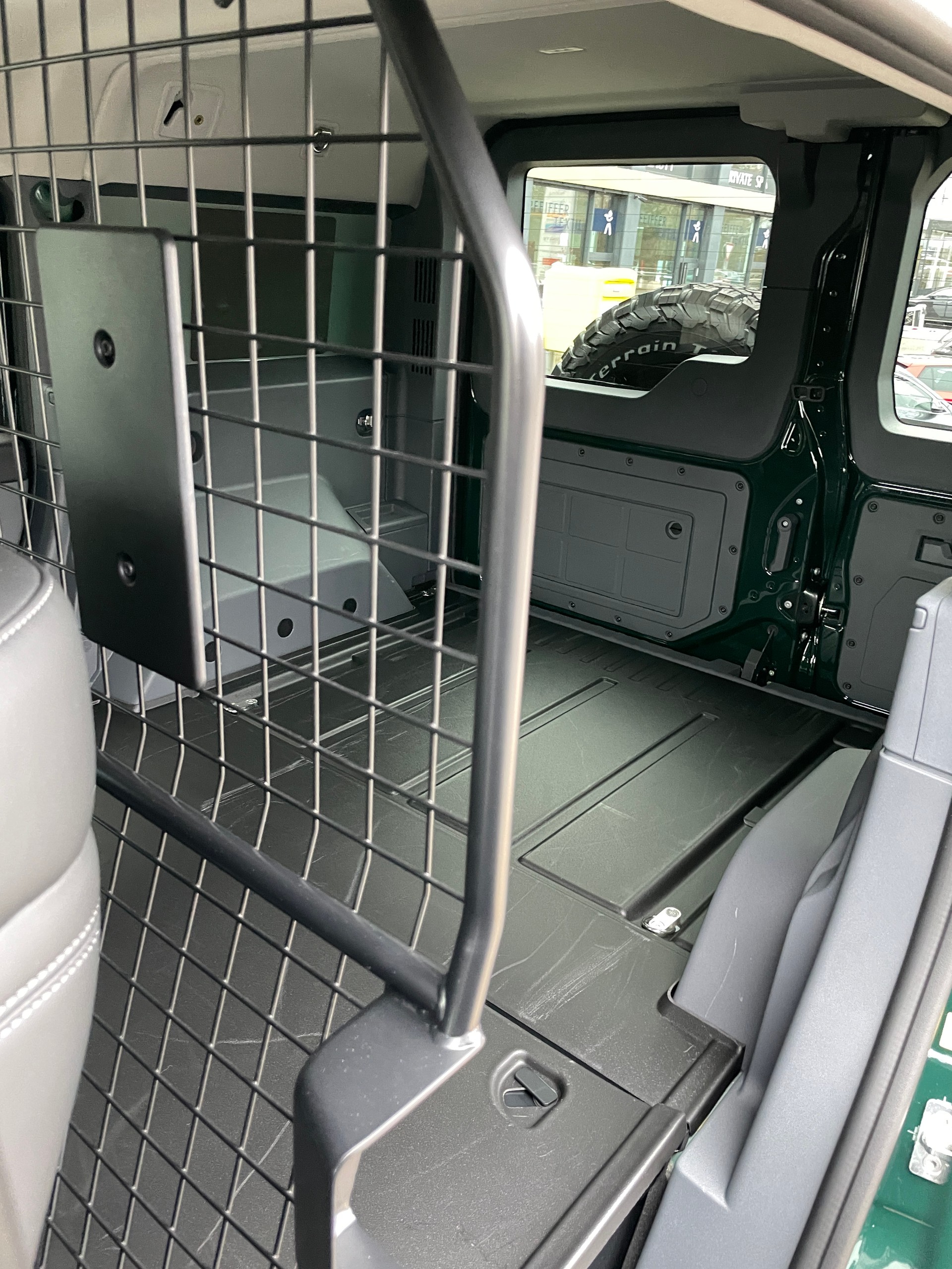 INEOS Grenadier 3.0D Utility Wagon 2-Sitz-image-13