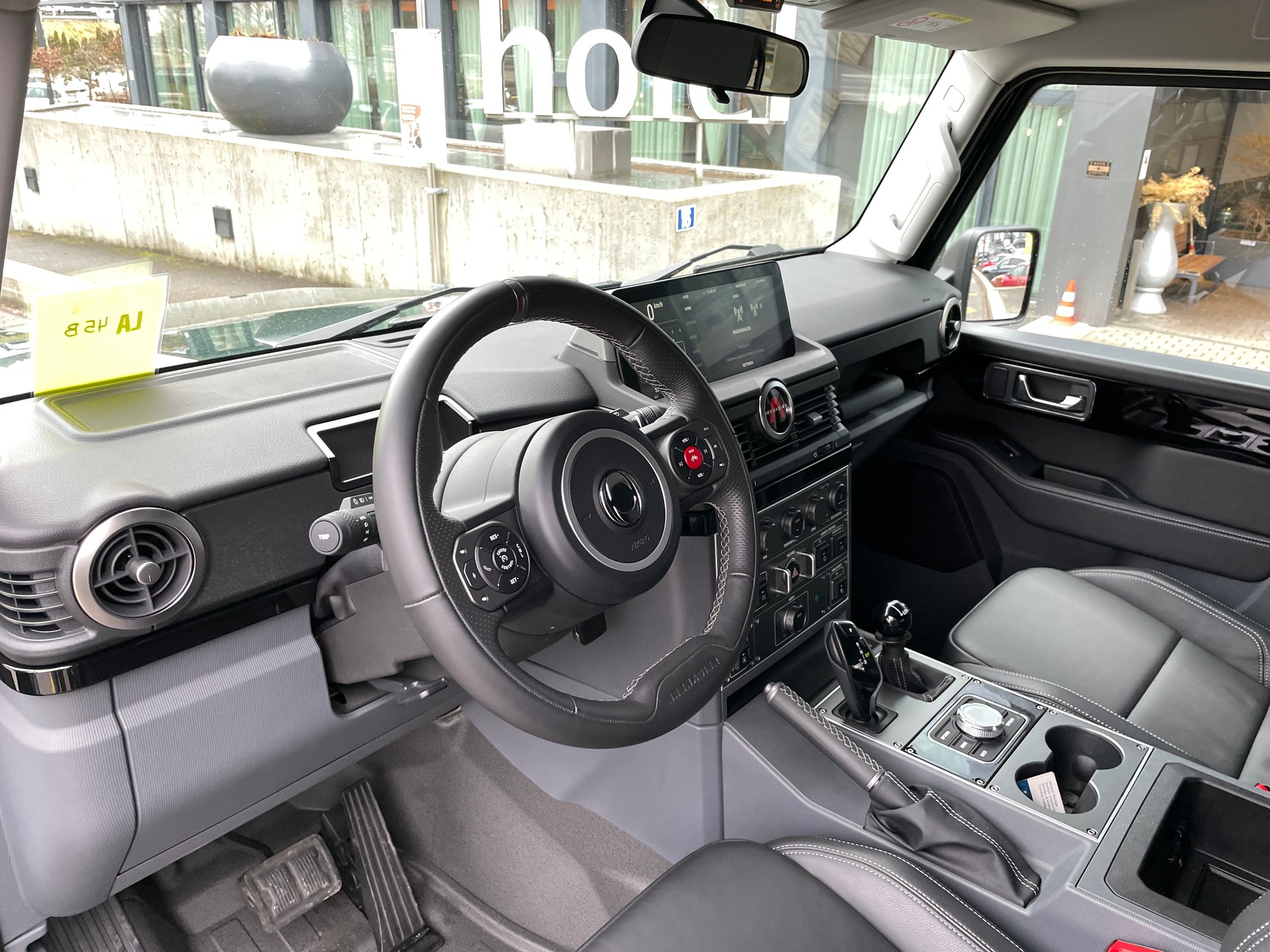INEOS Grenadier 3.0D Utility Wagon 2-Sitz-image-9