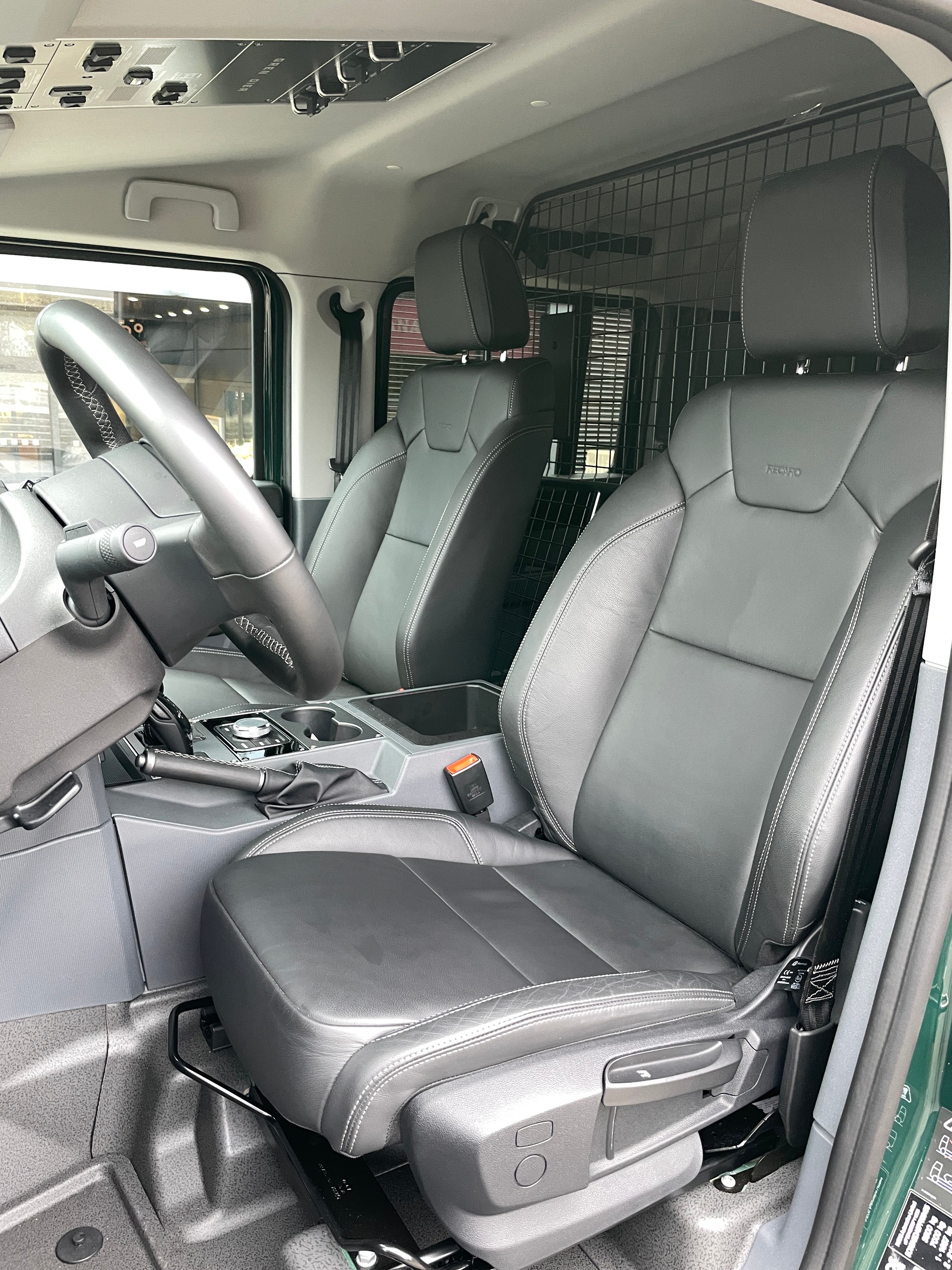 INEOS Grenadier 3.0D Utility Wagon 2-Sitz-image-12