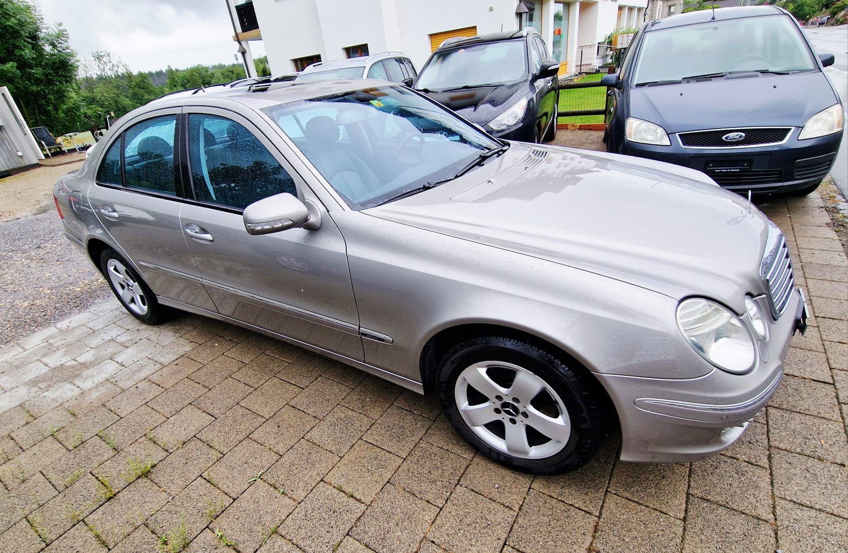 MERCEDES-BENZ E 350 Avantgarde 4Matic Automatic-image-3