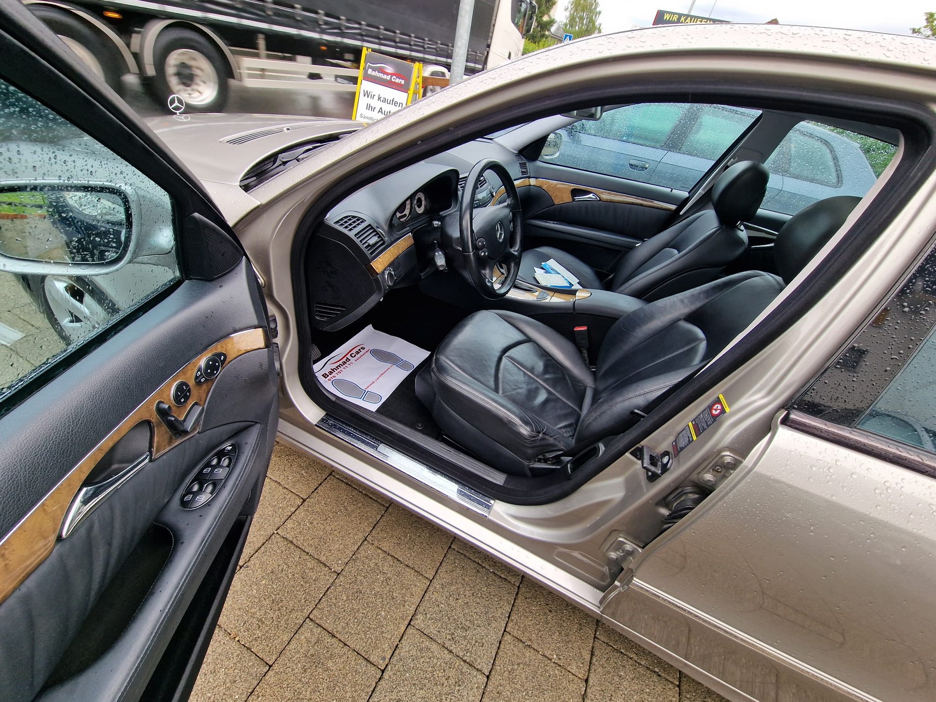 MERCEDES-BENZ E 350 Avantgarde 4Matic Automatic-image-13