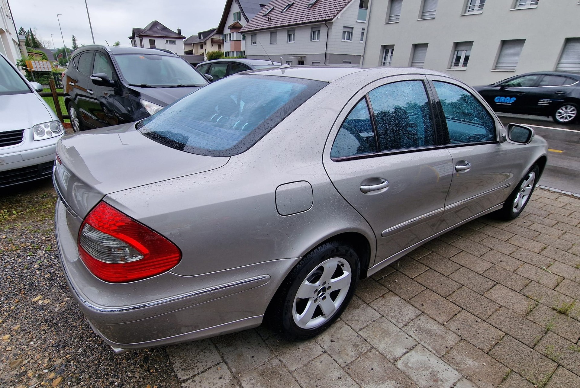 MERCEDES-BENZ E 350 Avantgarde 4Matic Automatic-image-6