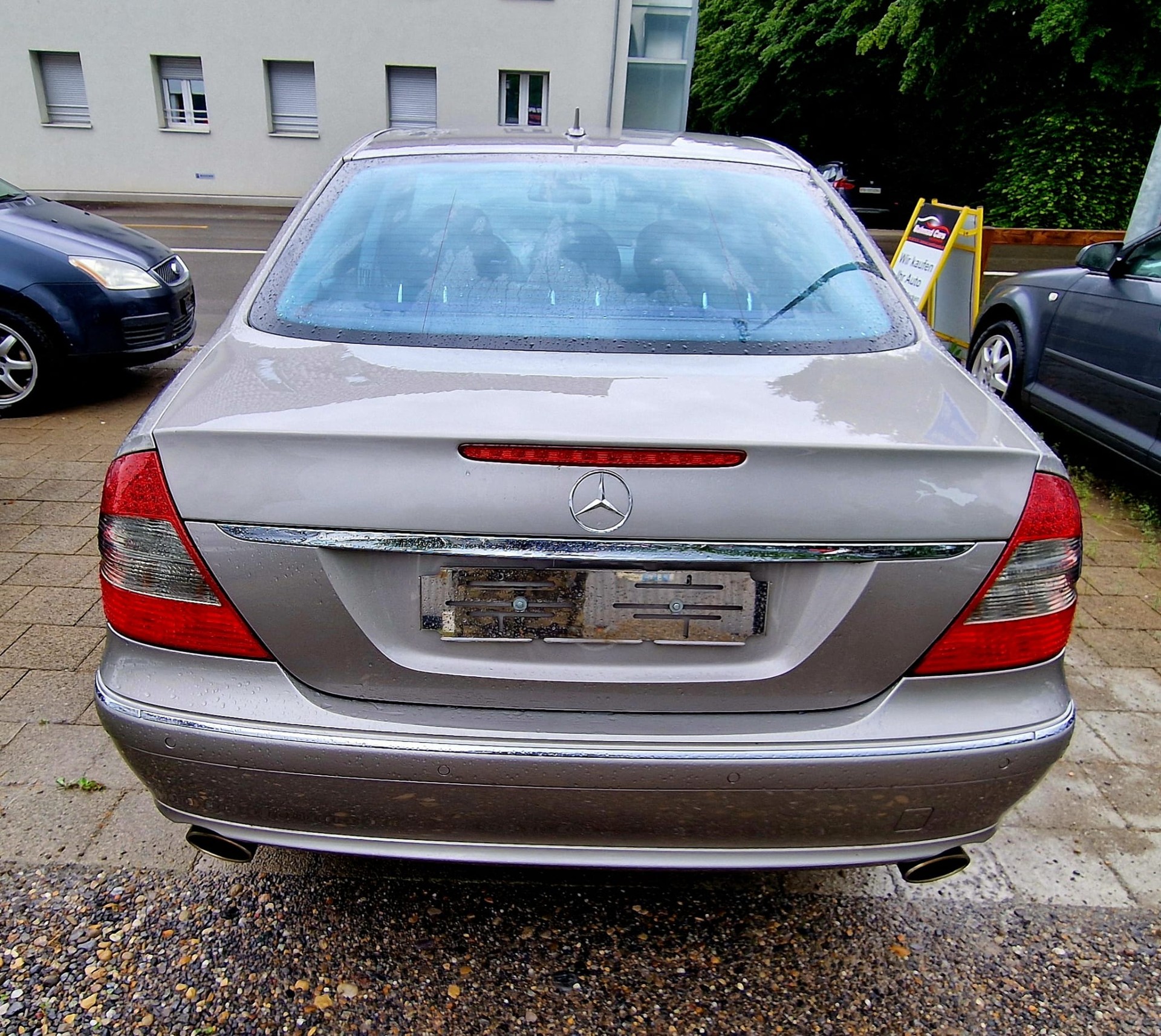 MERCEDES-BENZ E 350 Avantgarde 4Matic Automatic-image-4